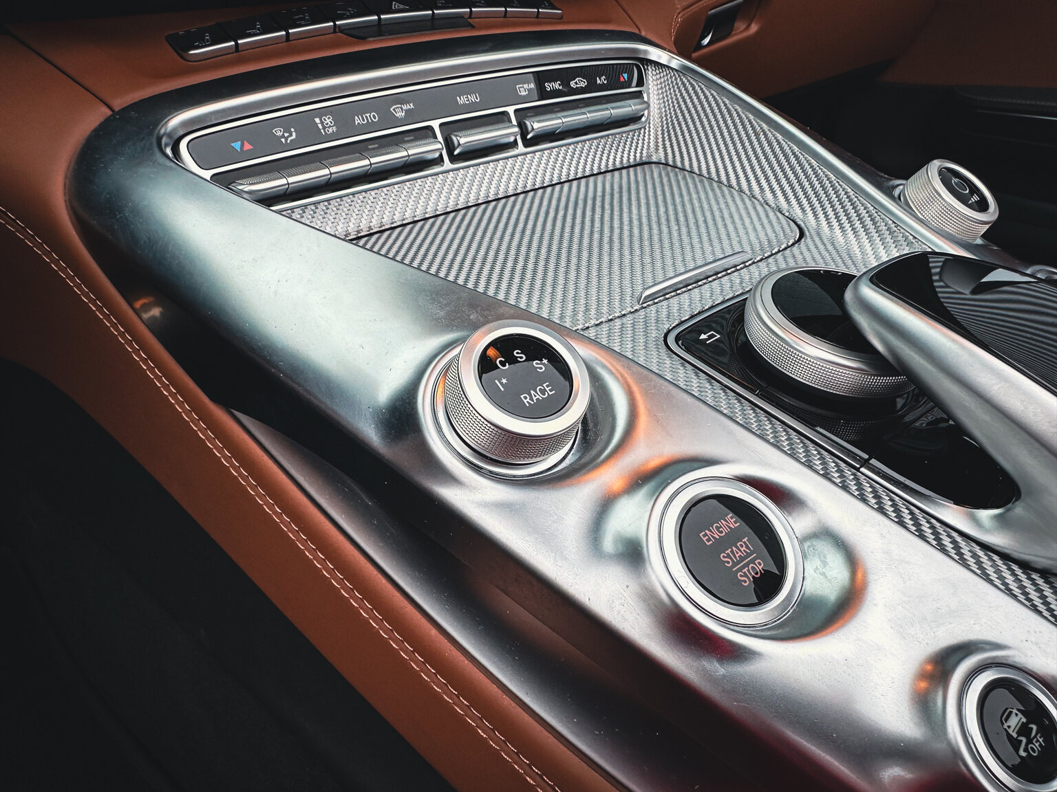 Innenraumfoto von 2018 Mercedes Benz AMG GT C (14)