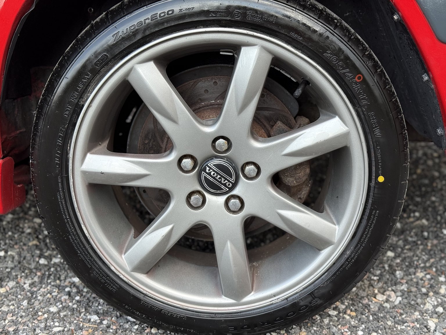 Exterior image of 1996 Volvo 850 R "T-Röd"