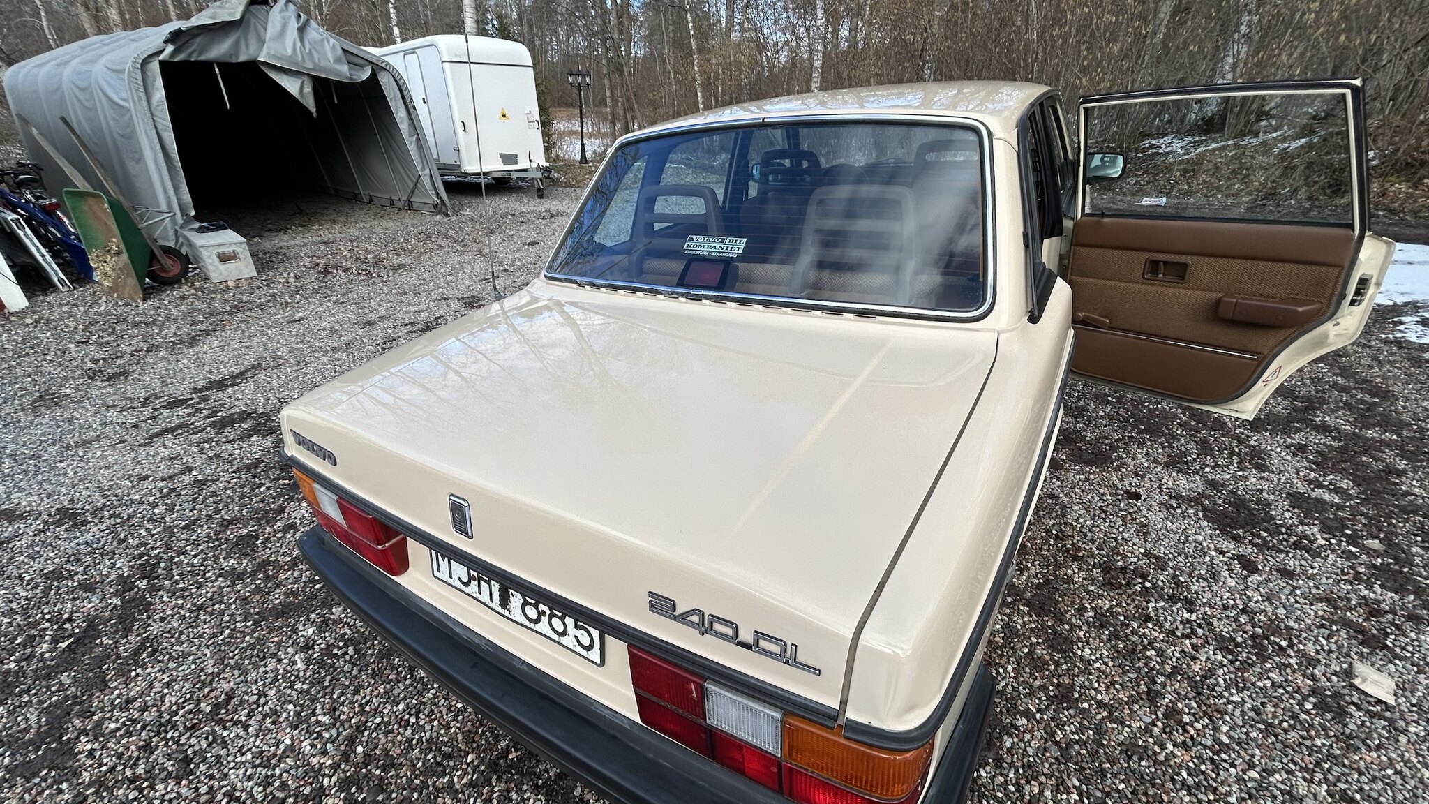 Exterior image of 1987 Volvo 244