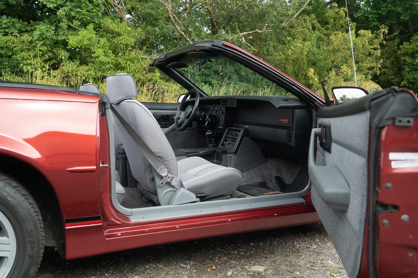 Innenraumfoto von 1988 Chevrolet Camaro Z28 Iroc-Z Convertible