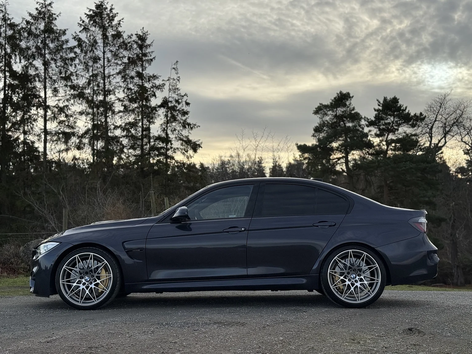 Exteriörbild på 2017 BMW M3 Competition 30 Jahre (13)