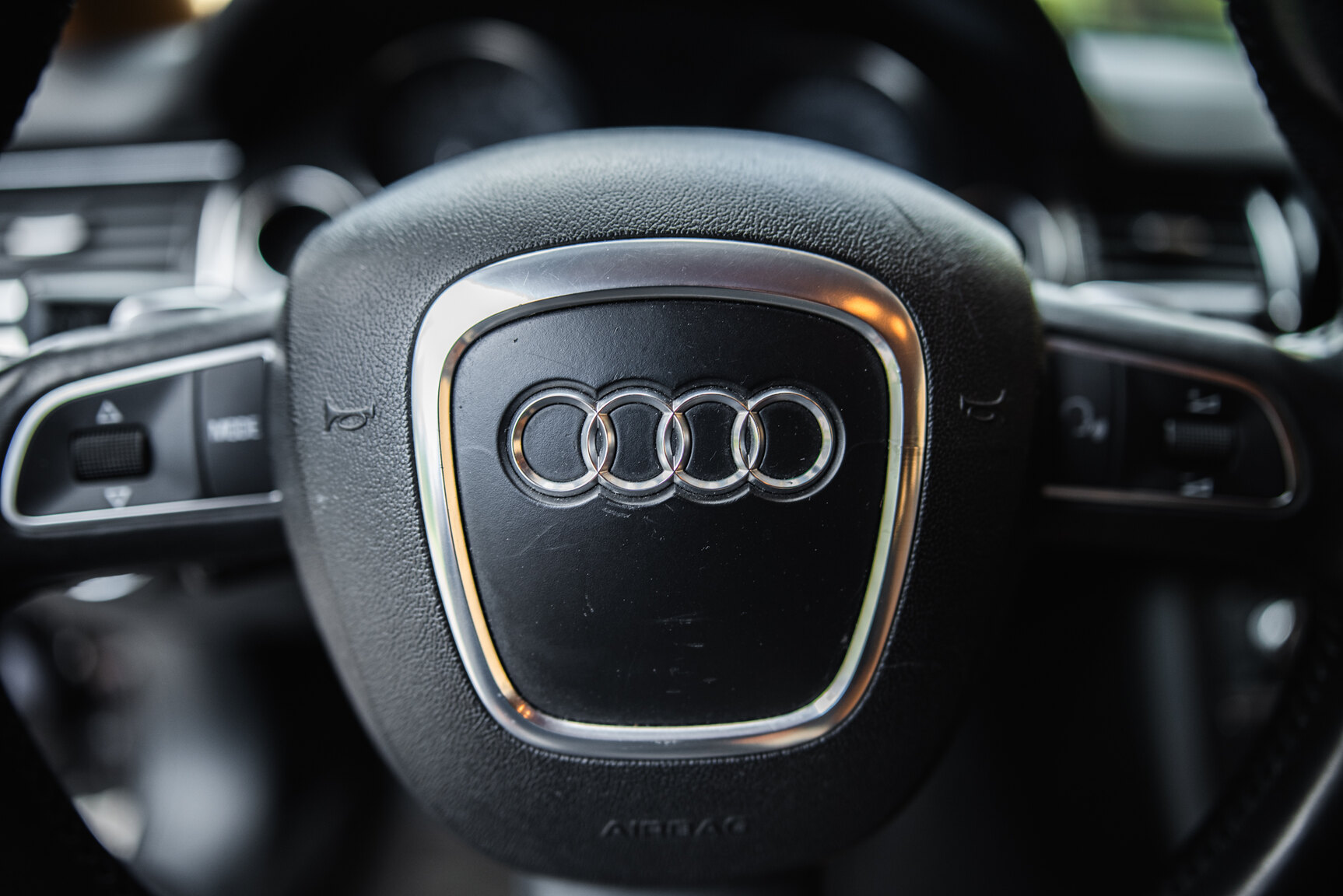 Interior image of 2009 Audi S8 5.2 V10 FSI Quattro