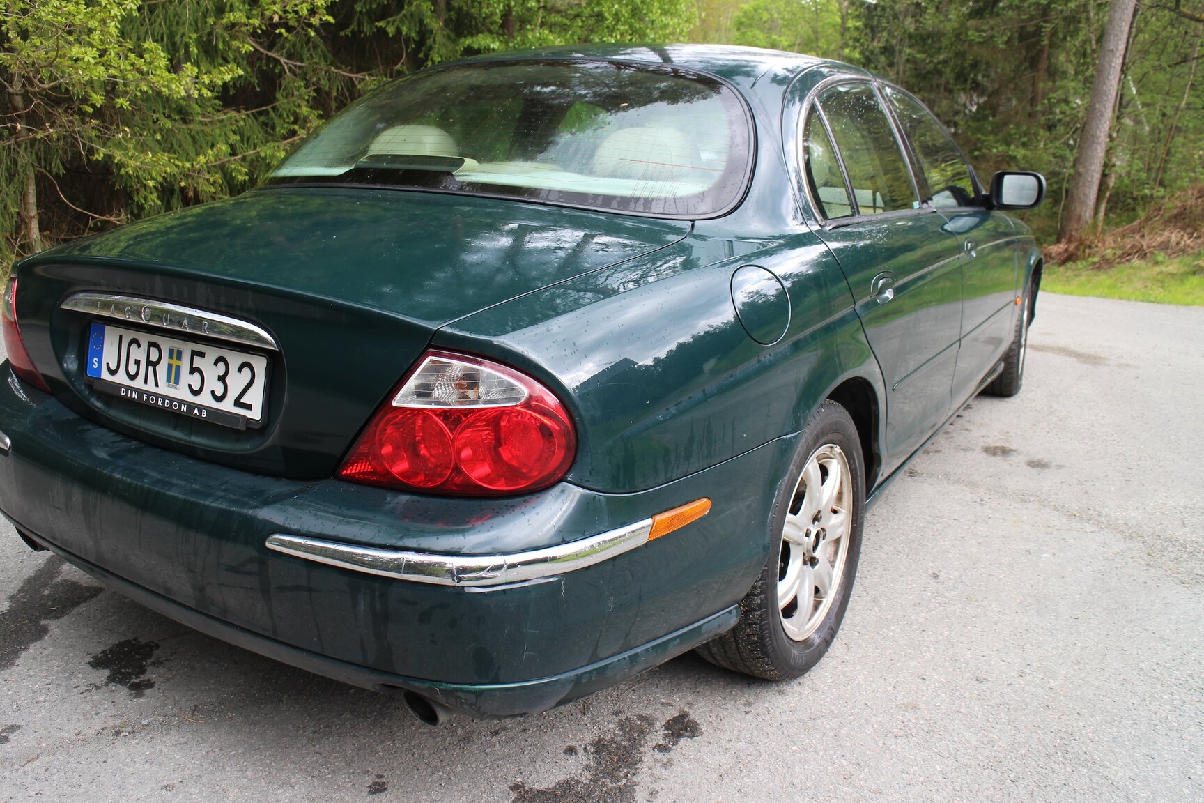 Exterior image of 1999 Jaguar S-Type V6
