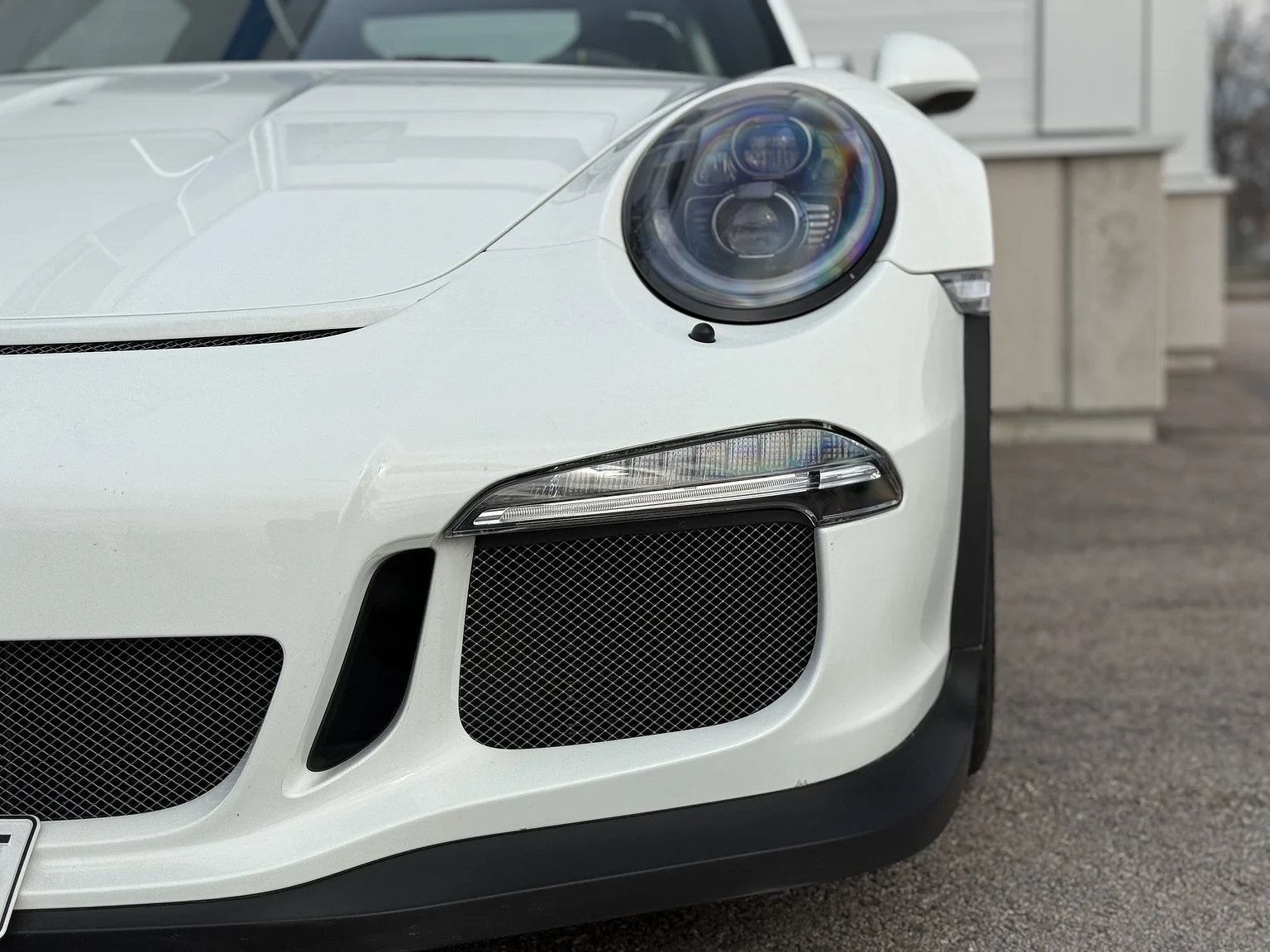 Exterior image of 2016 Porsche 911 GT3 RS (14)