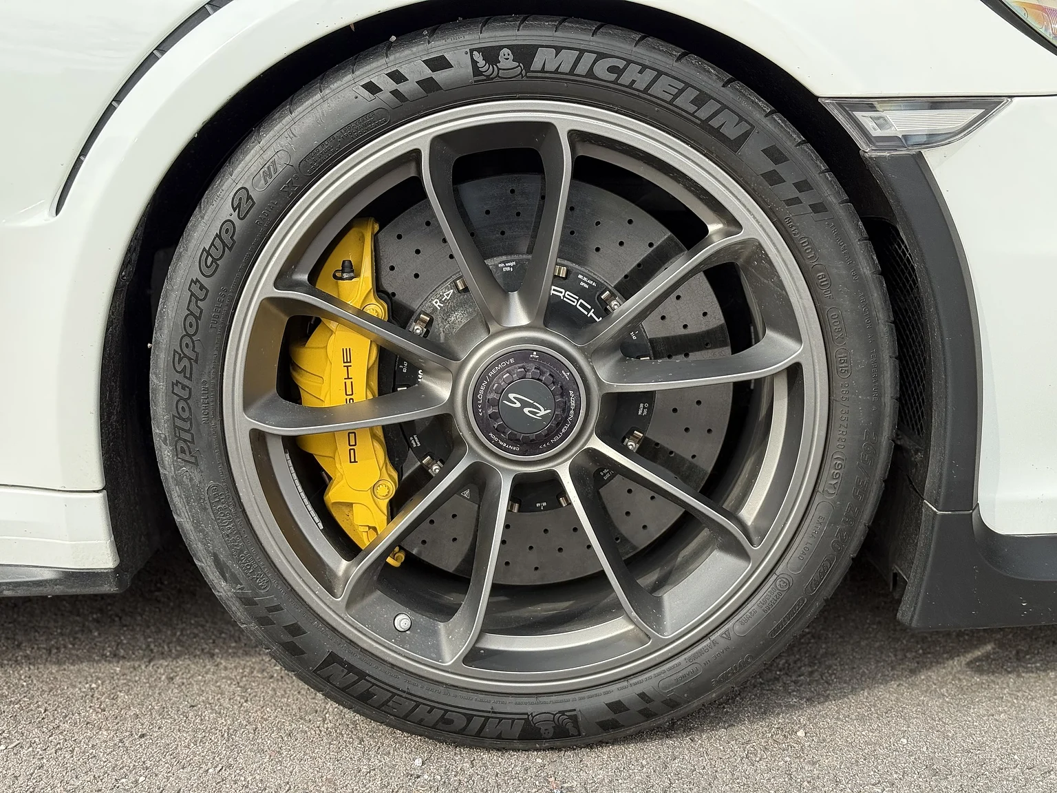 Exteriörbild på 2016 Porsche 911 GT3 RS (57)