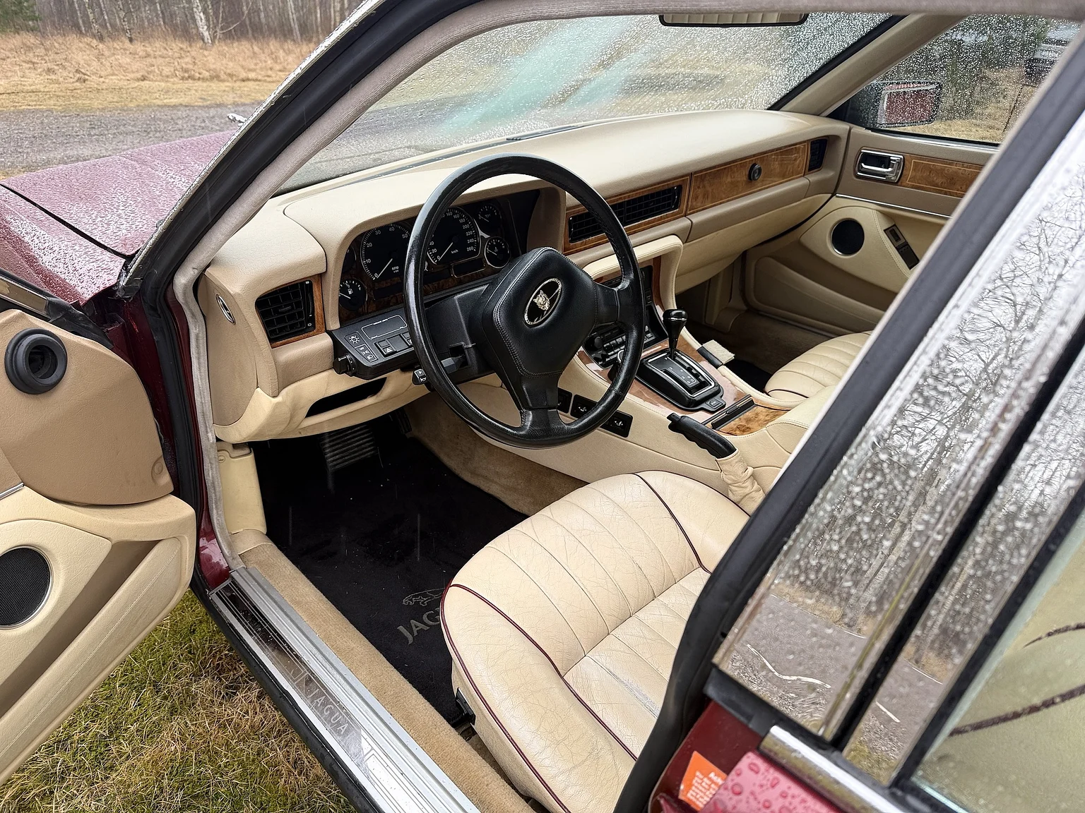 Interior image of 1991 Jaguar XJ40 Sovereign (1)