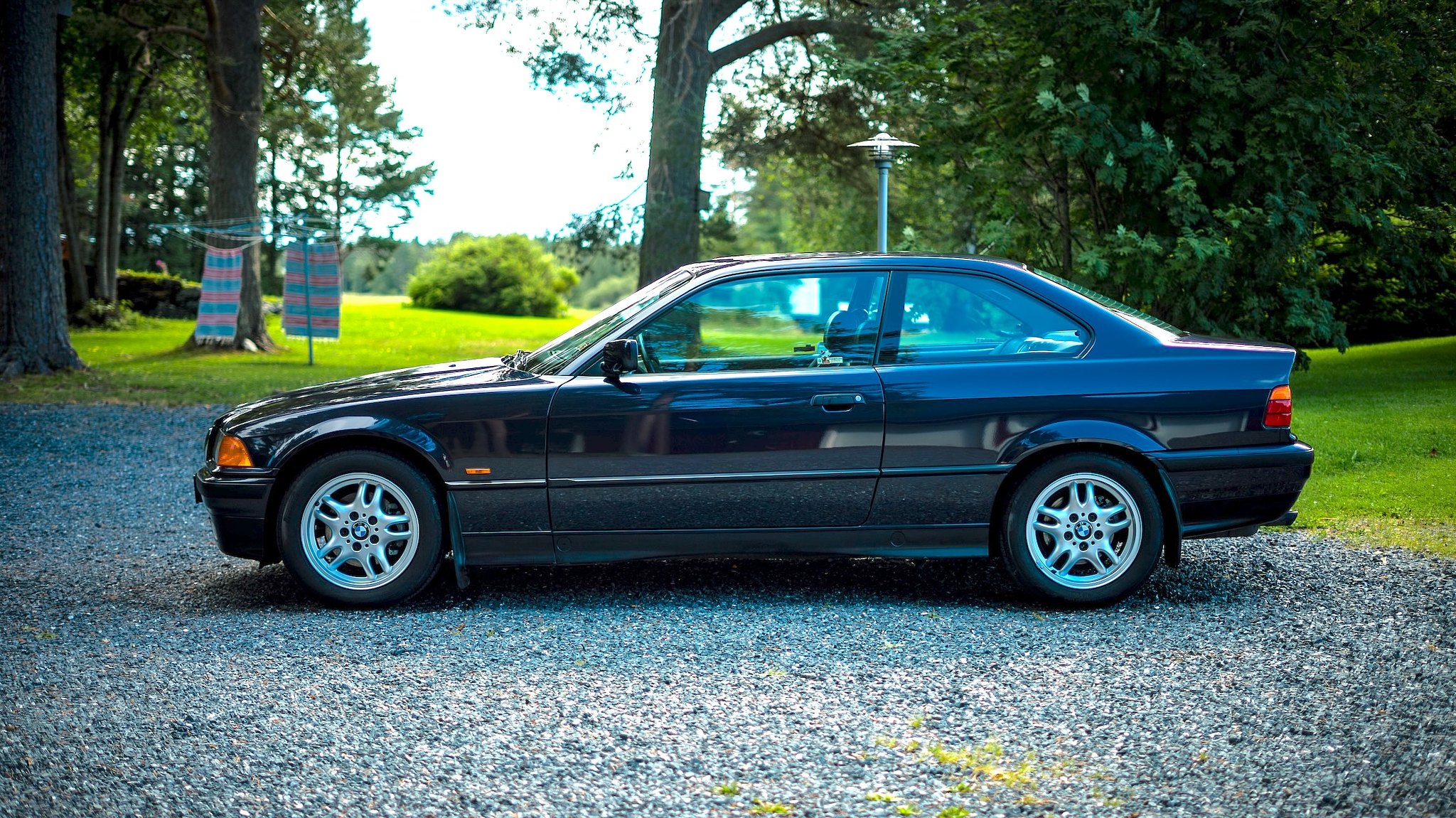 Exterior image of 1997 BMW 328i Coupé Automatisk