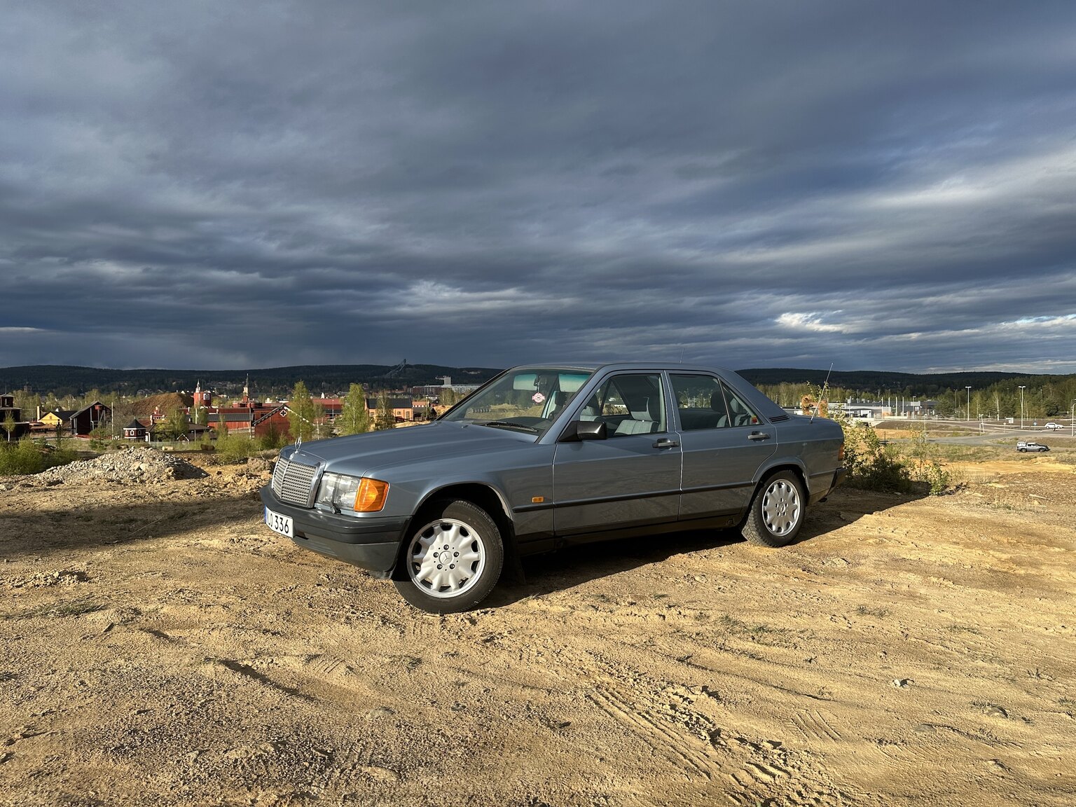 Exterior image of 1988 Mercedes-Benz 190 E