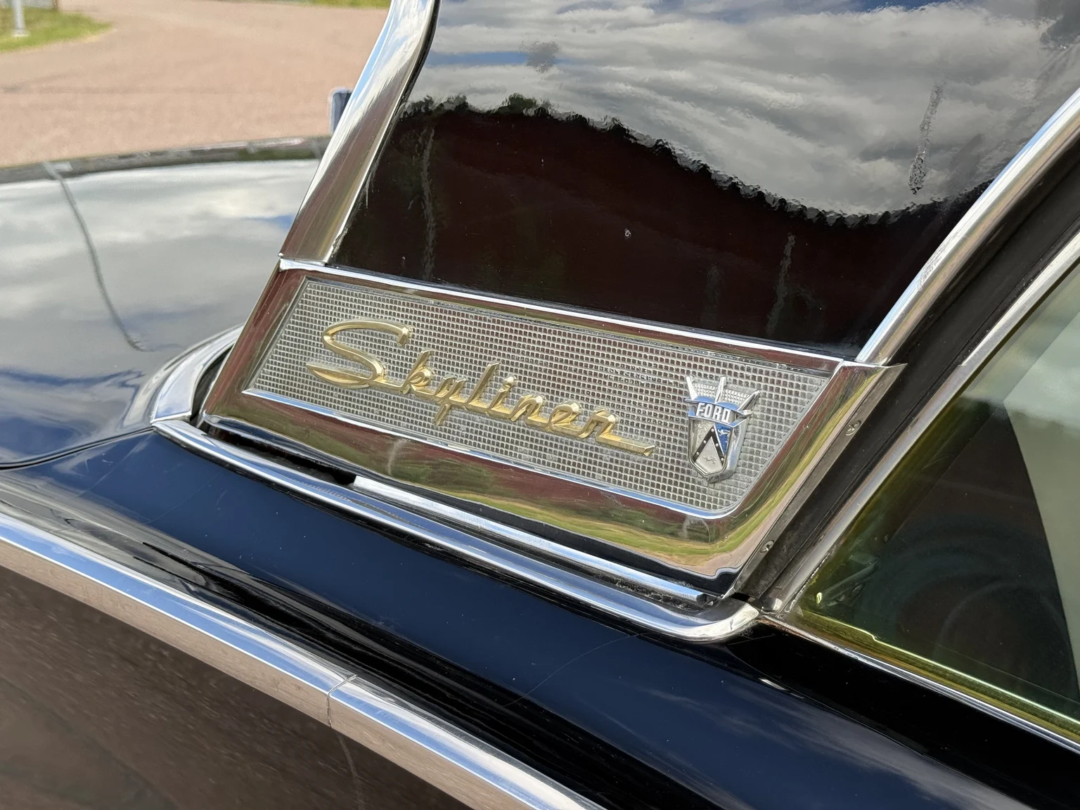 Exteriörbild på 1957 Ford Fairlane 500 Hardtop Cabriolet (45)