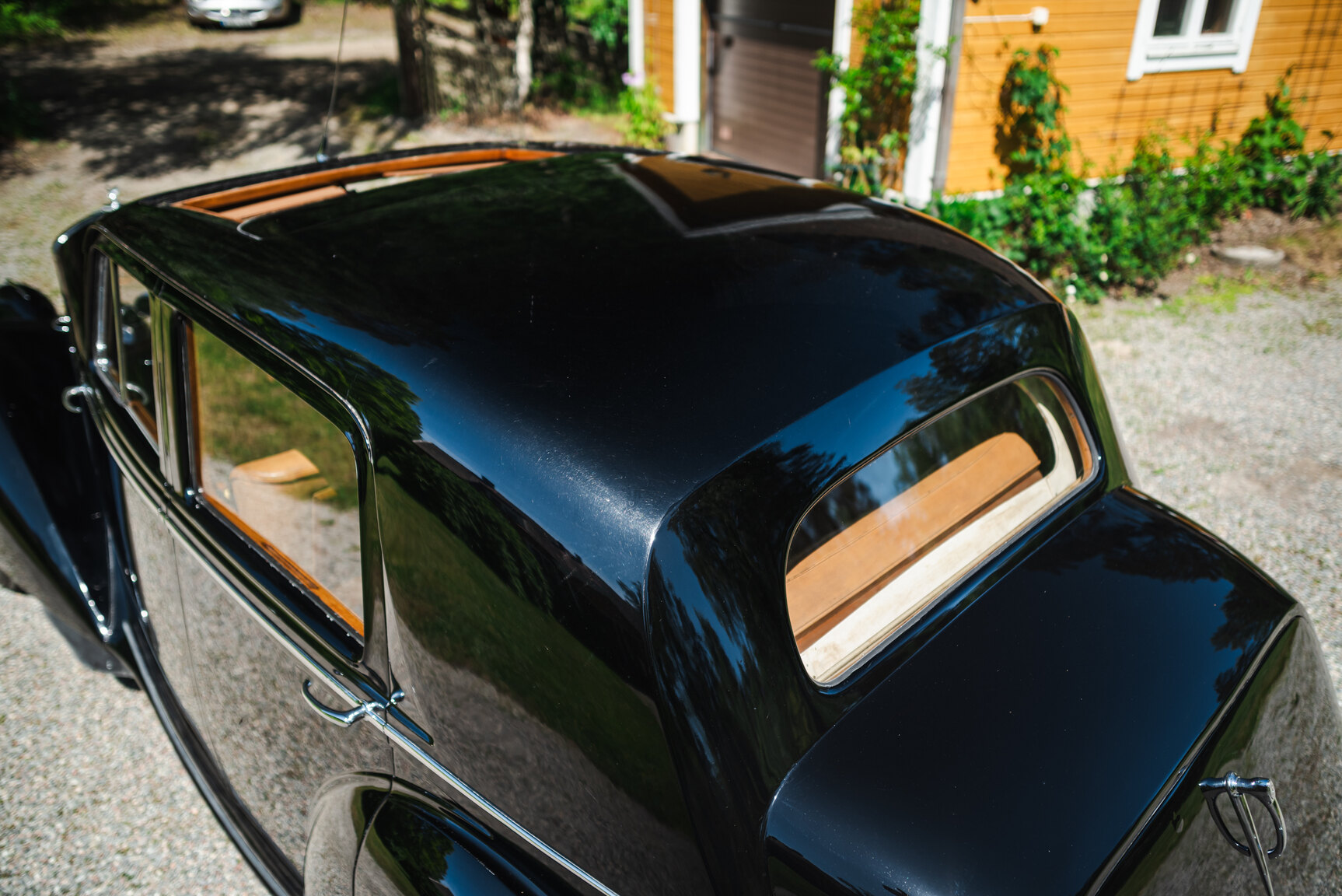 Exterior image of 1950 Bentley 4 1/4 Litre