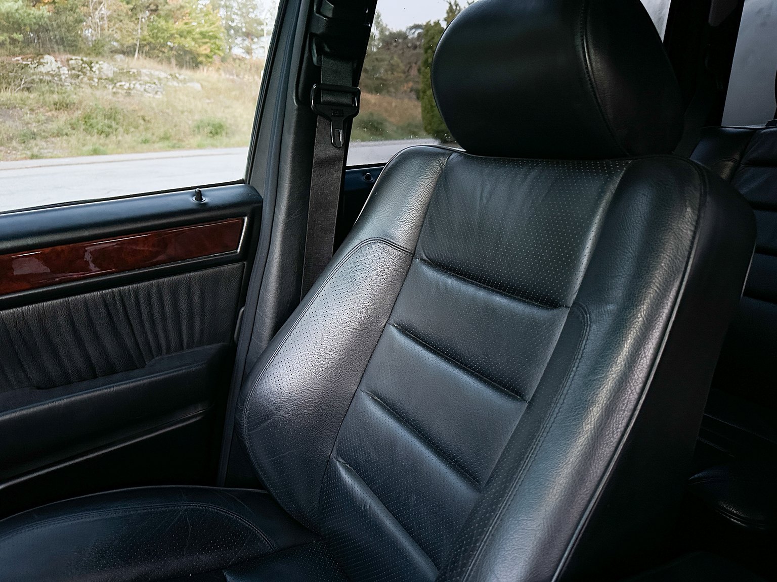 Interior image of 1996 MERCEDES-BENZ E 320 T