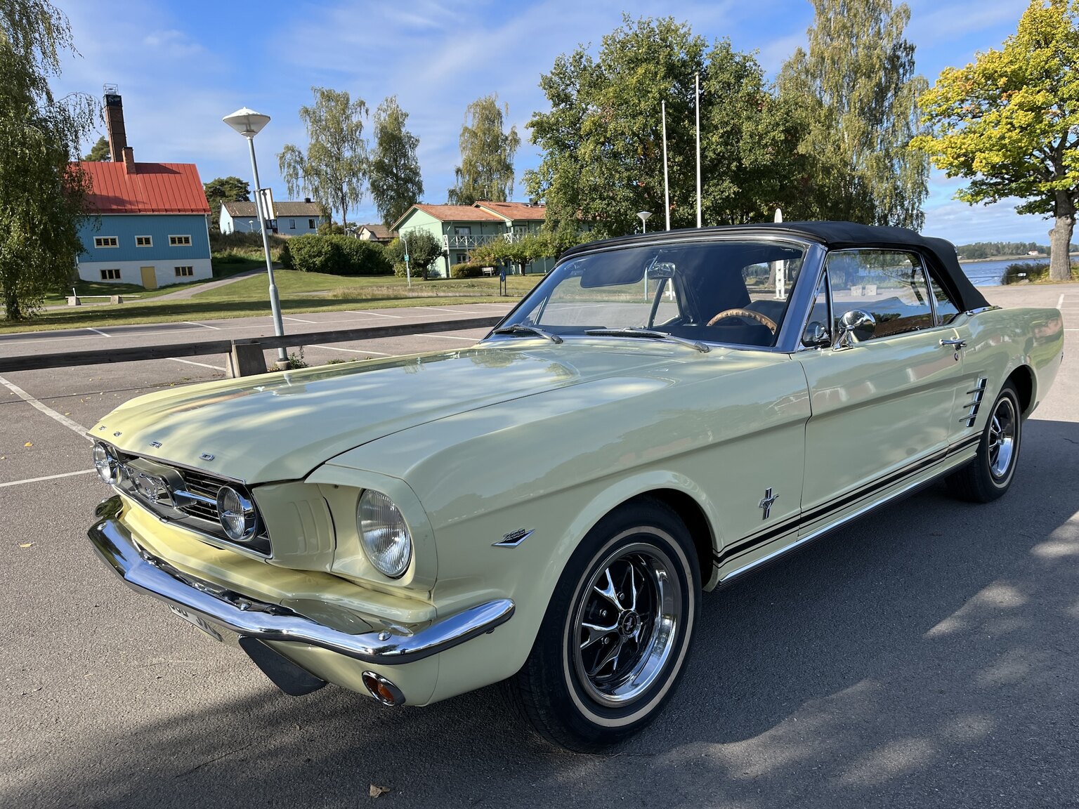 Exterior image of 1966 Ford Mustang Cabriolet 289cui