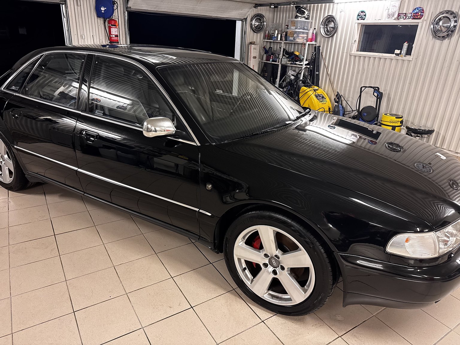 Exteriörbild på 1999 Audi S8 4.2 Quattro