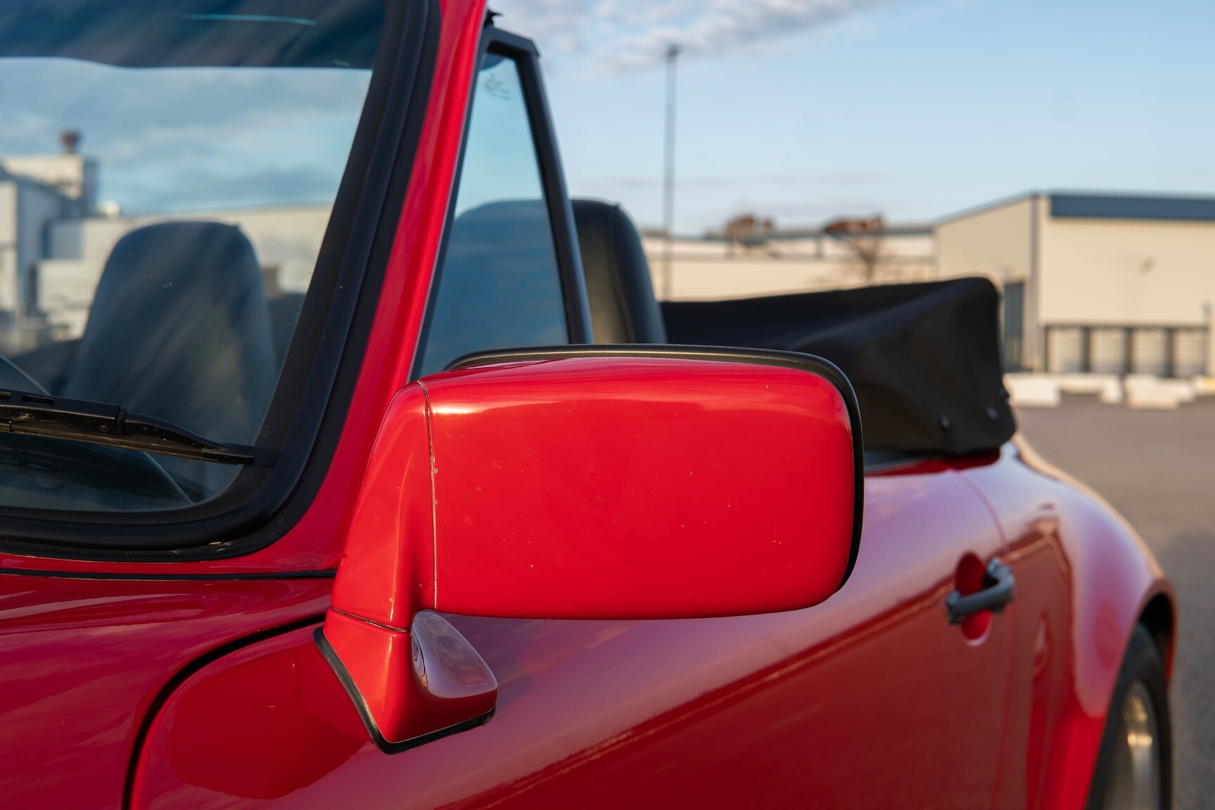 Exteriörbild på 1987 Porsche 911 Carrera Cab 3.2