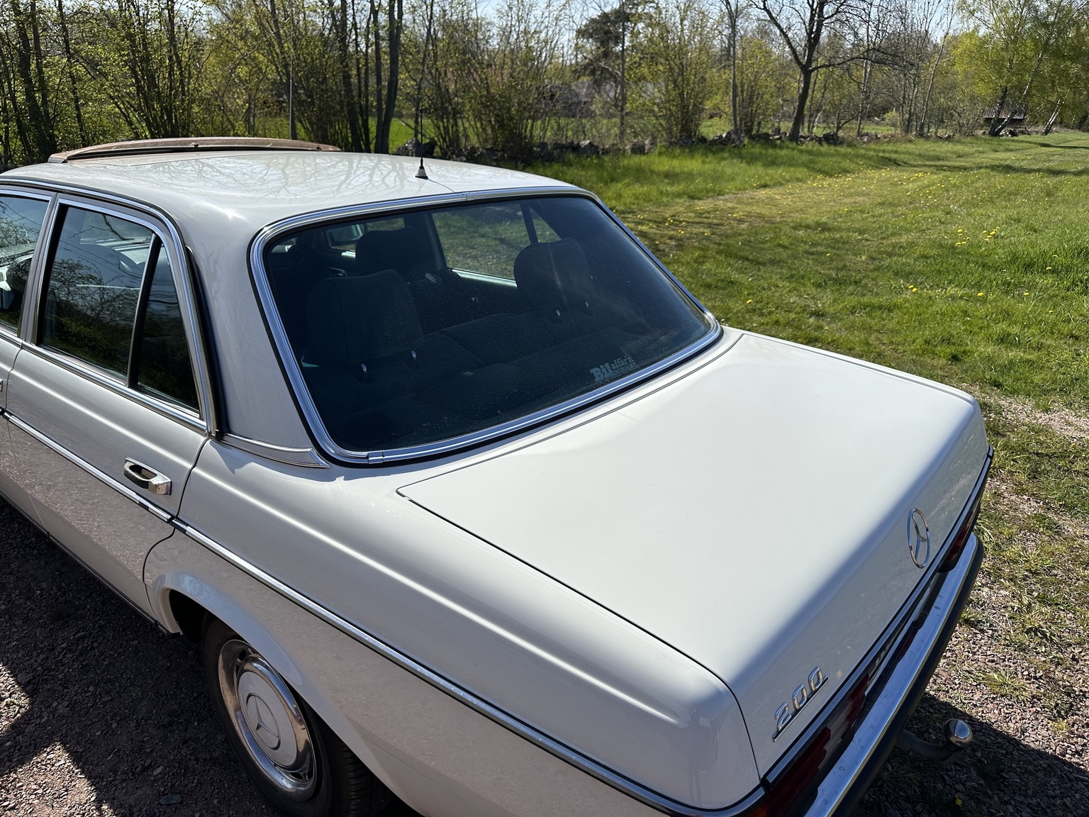 Exterior image of 1985 Mercedes-Benz 200