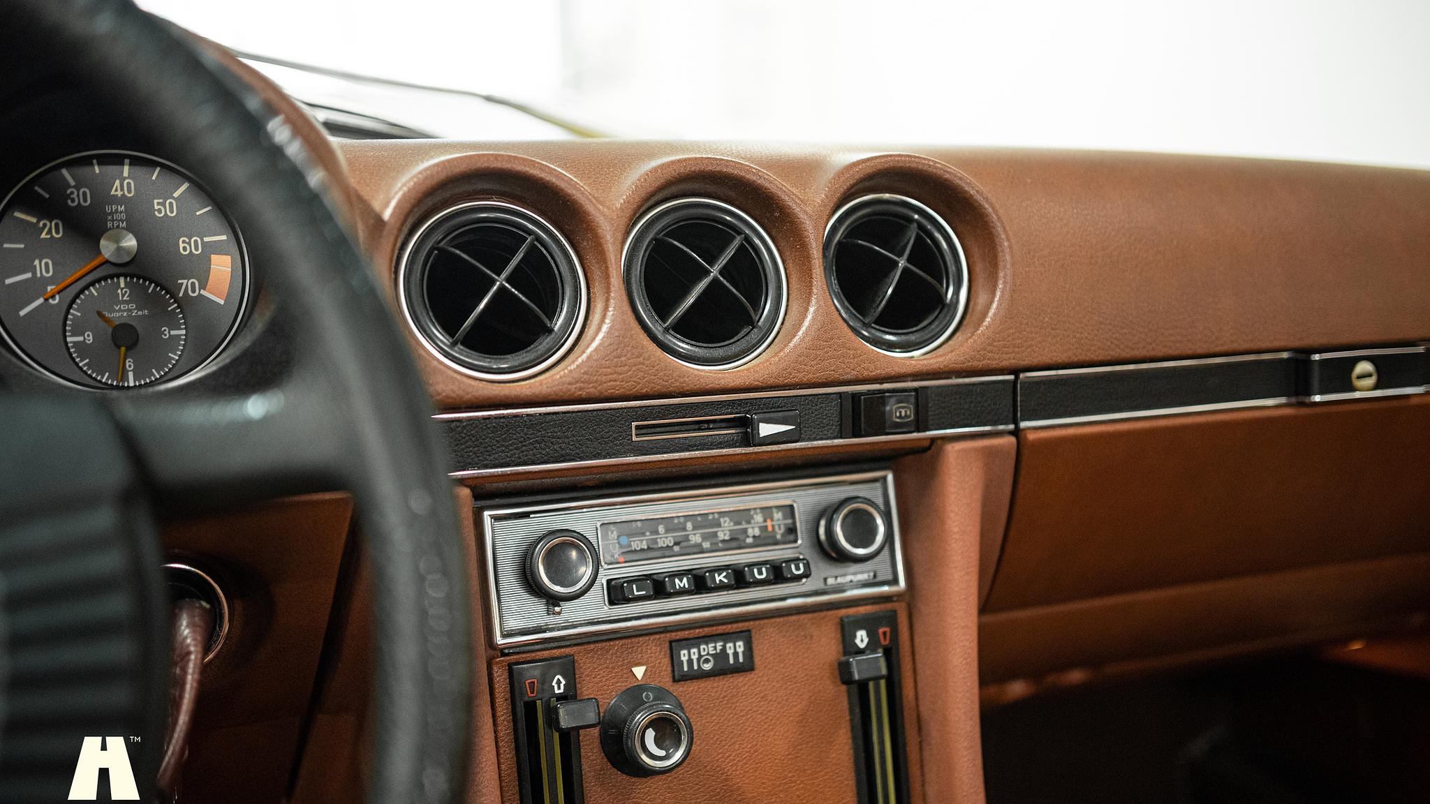 Interiörbild 1975 Mercedes SL 350