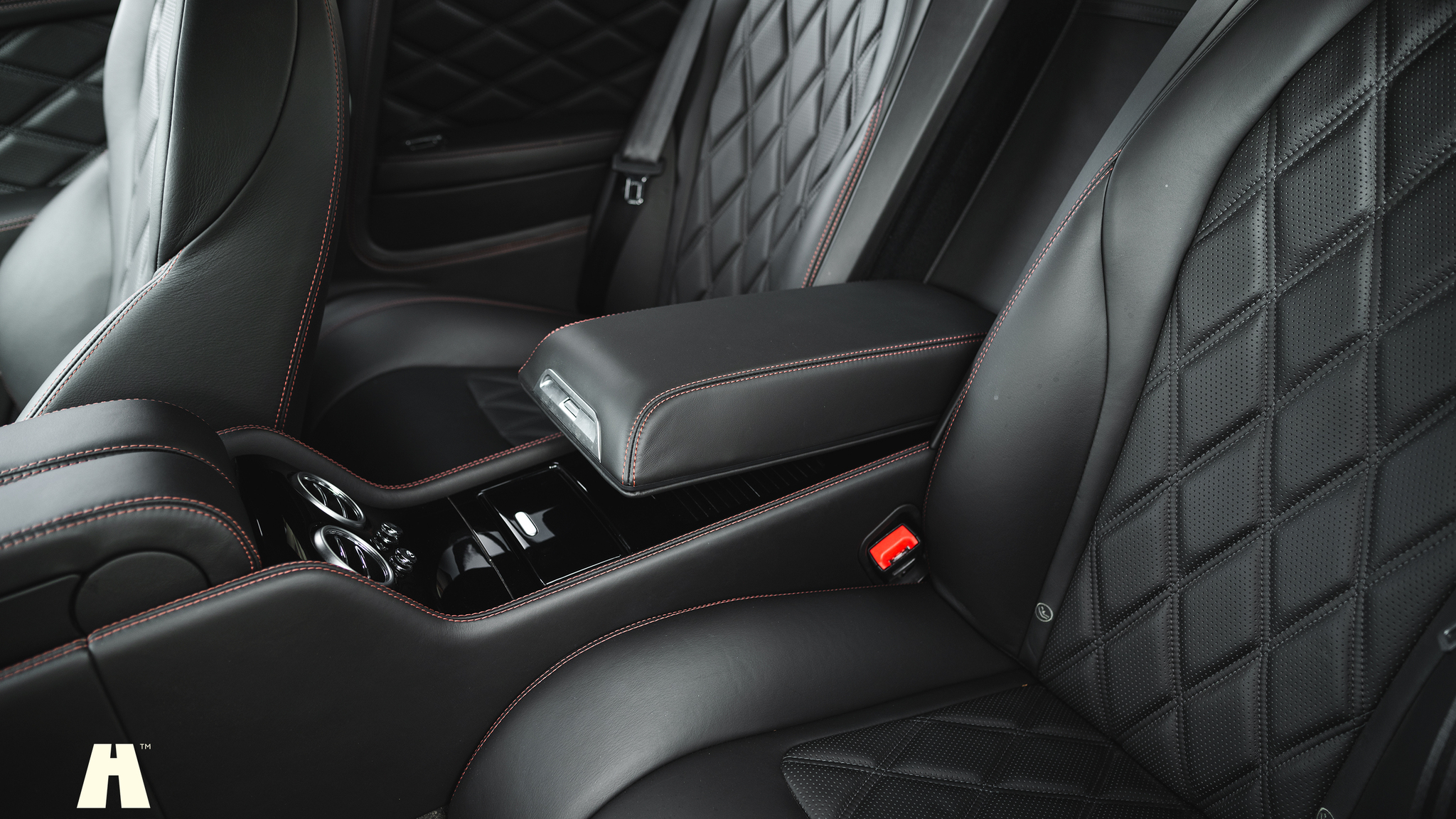 Innenraumfoto von 2013 Bentley Continental GT V8 (42)