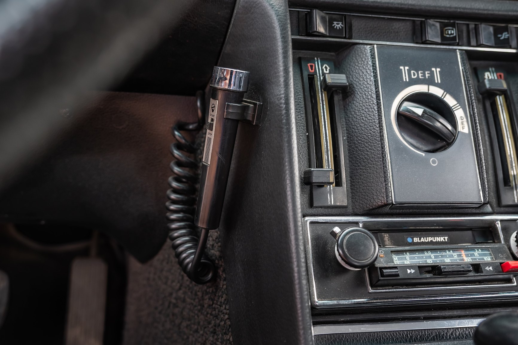 Interior image of 1975 Mercedes-Benz 280 SE 