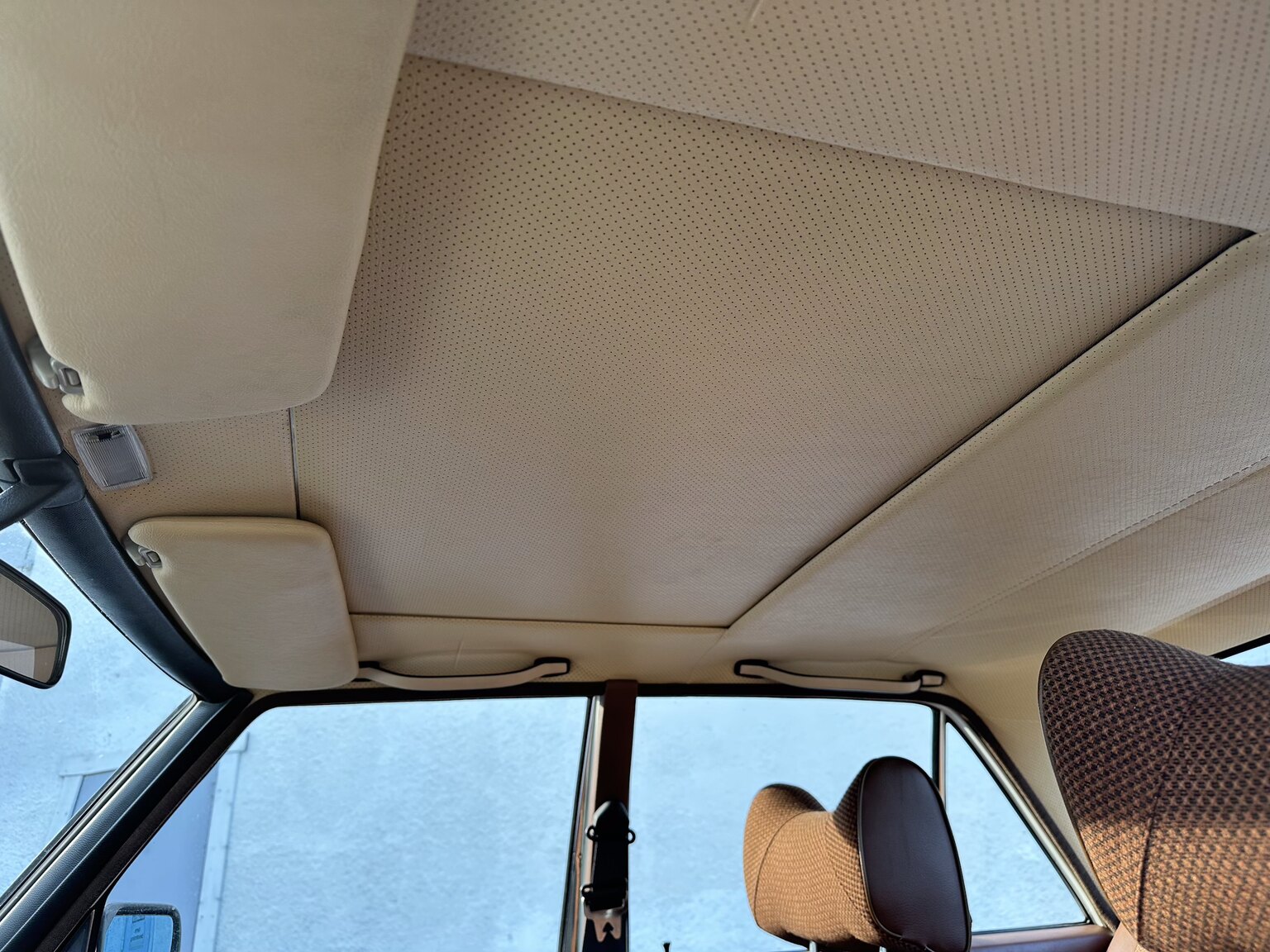 Interiörbild 1975 Mercedes Benz 200