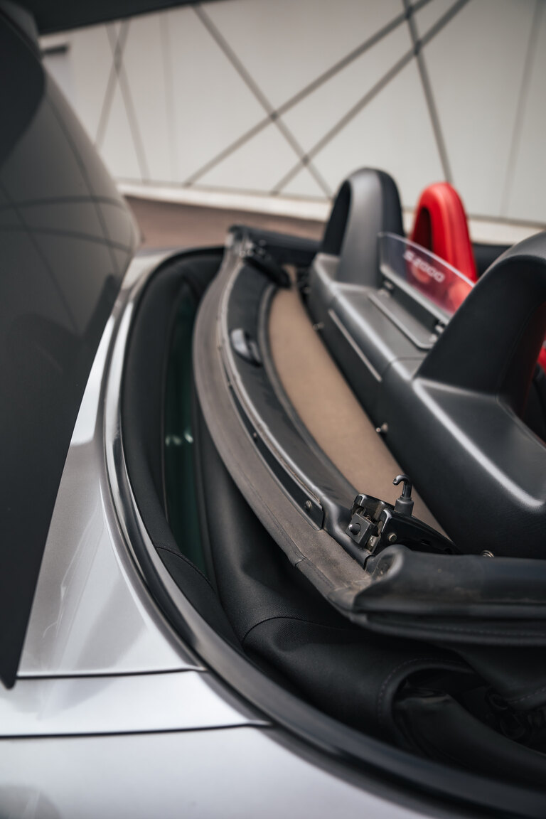 Interior image of 2000 Honda S2000 AP1