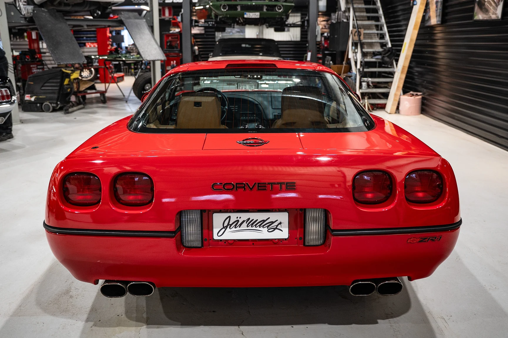 Exterior image of 1990 Chevrolet Corvette ZR-1 (15)