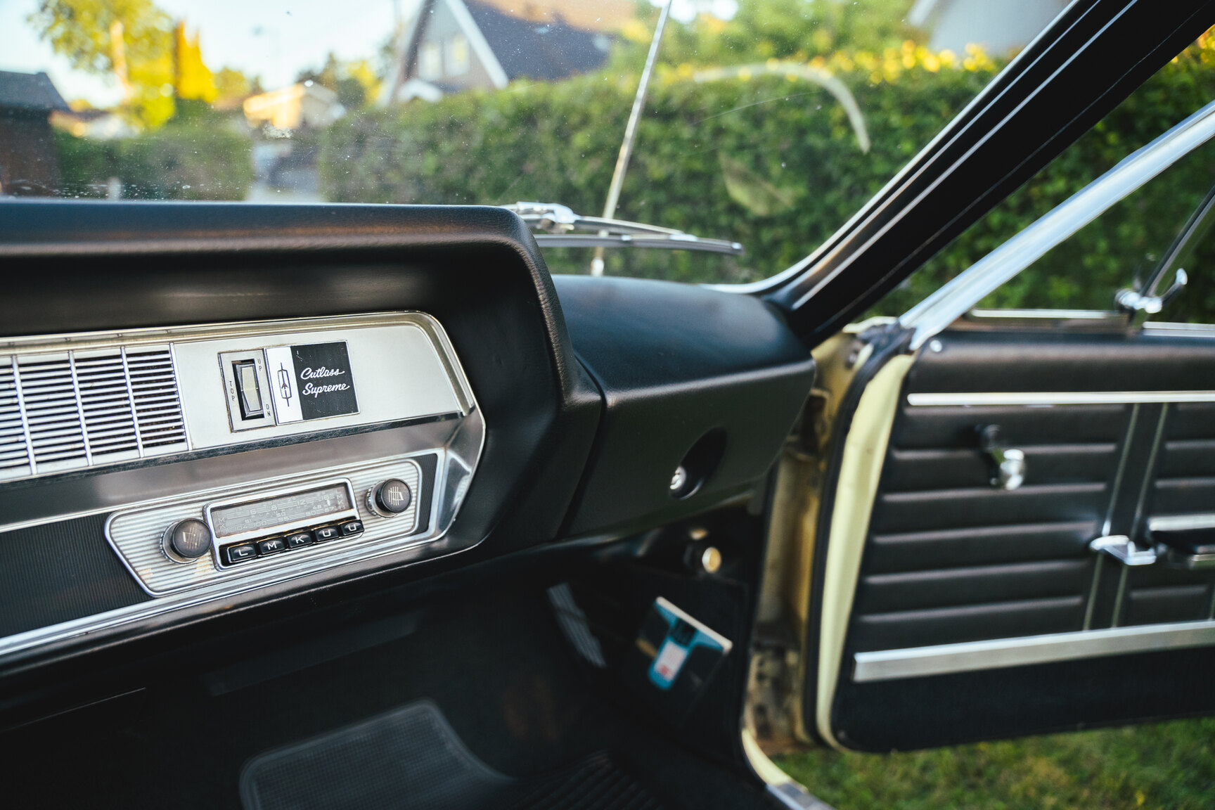 Interior image of 1967 Oldsmobile Cutlass Supreme Cabriolet