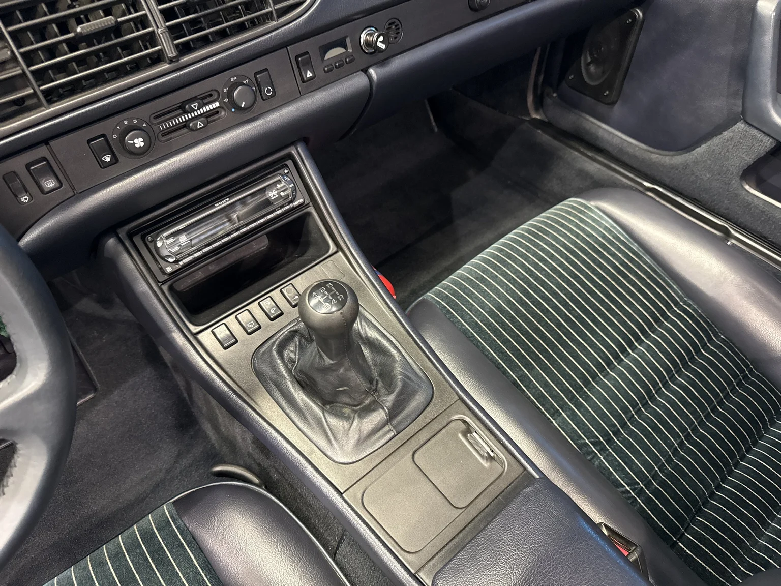 Innenraumfoto von 1989 Porsche 944 2.7 (33)