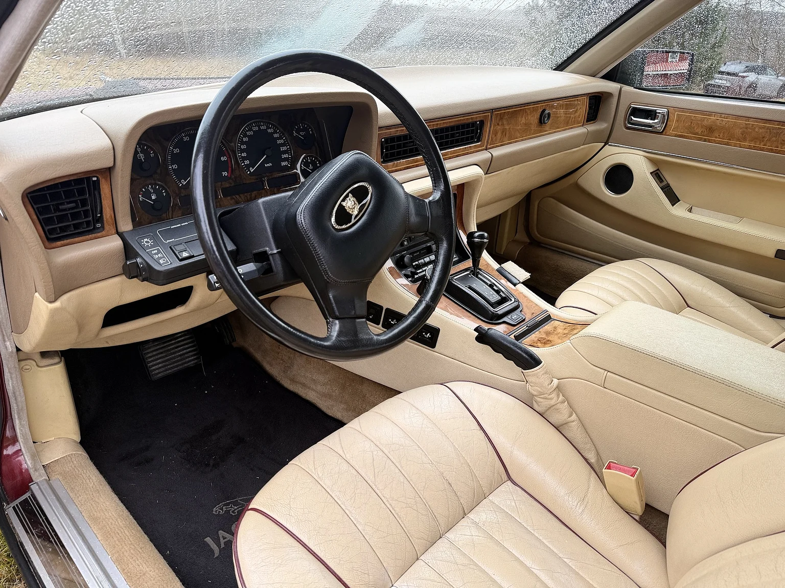 Innenraumfoto von 1991 Jaguar XJ40 Sovereign (3)