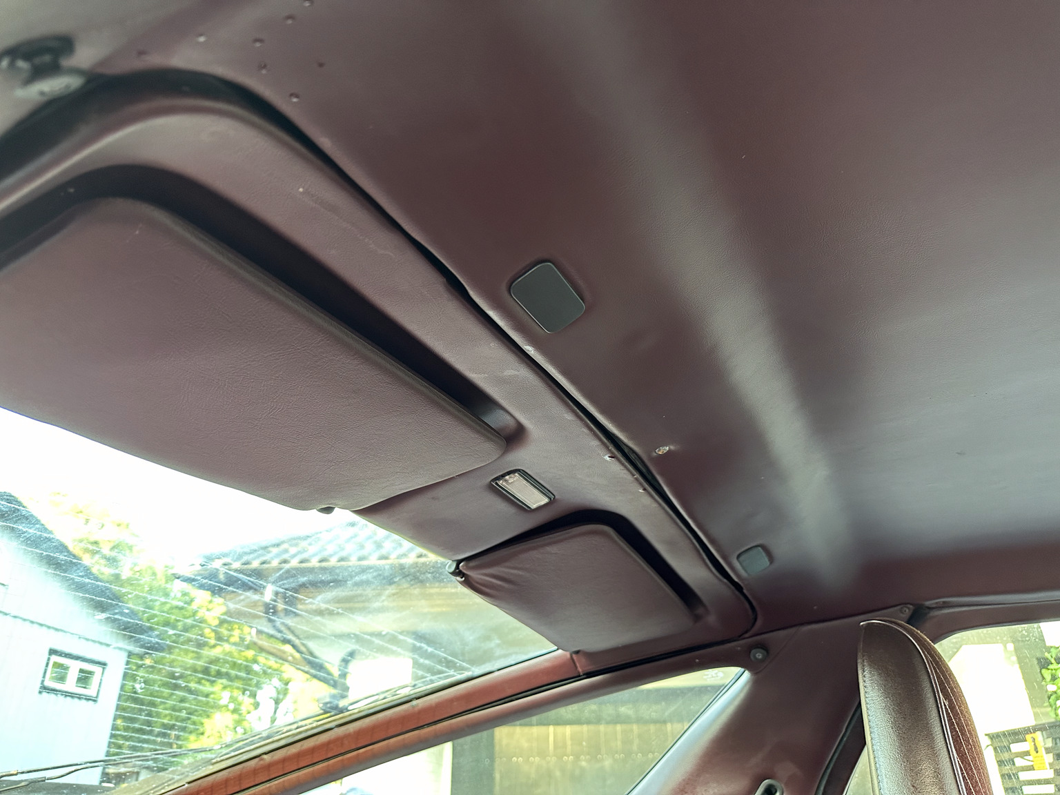 Interior image of 1985 Porsche 928 (39)