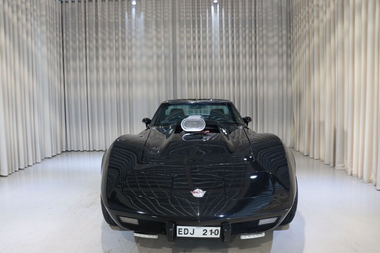 Exterior image of 1975 Chevrolet Corvette Stingray 