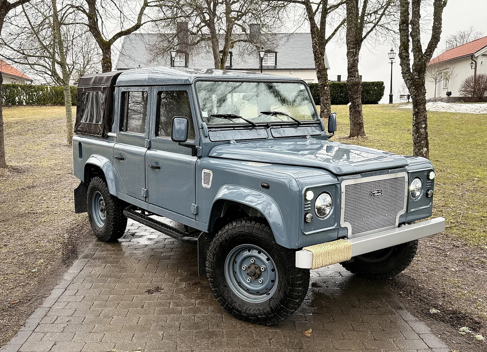 Exteriörbild på 2000 Land Rover Defender 110 C (1)