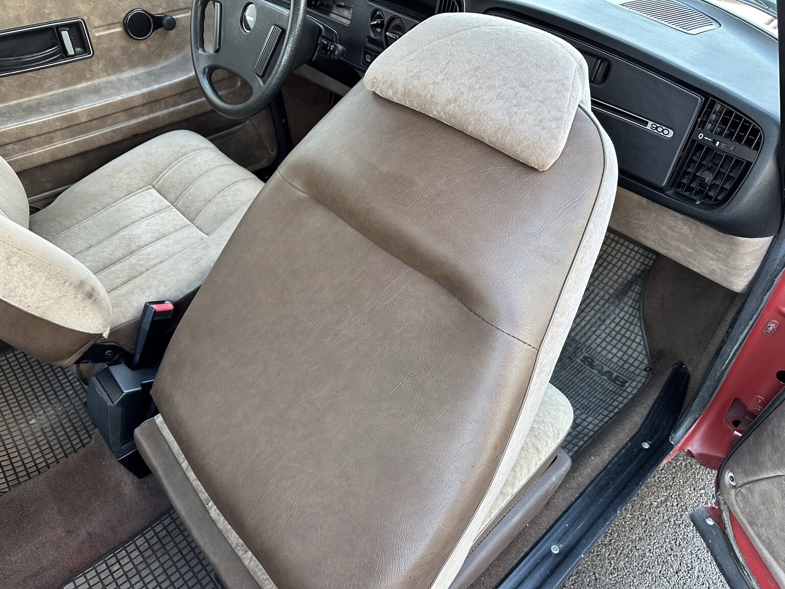 Interiörbild 1984 Saab 900 GL