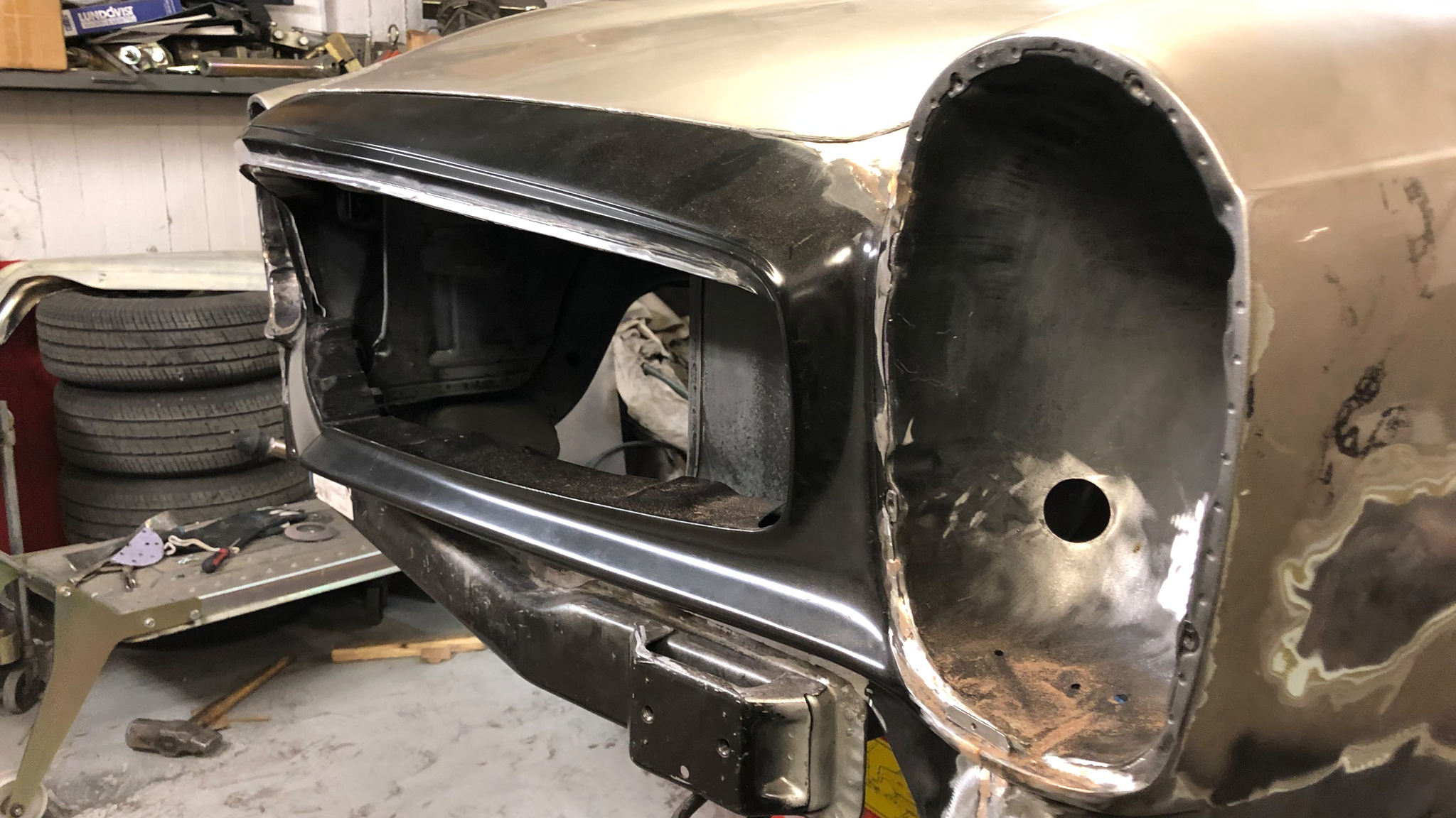 Exterior image of 1970 Mercedes 280 SL Pagoda (99)