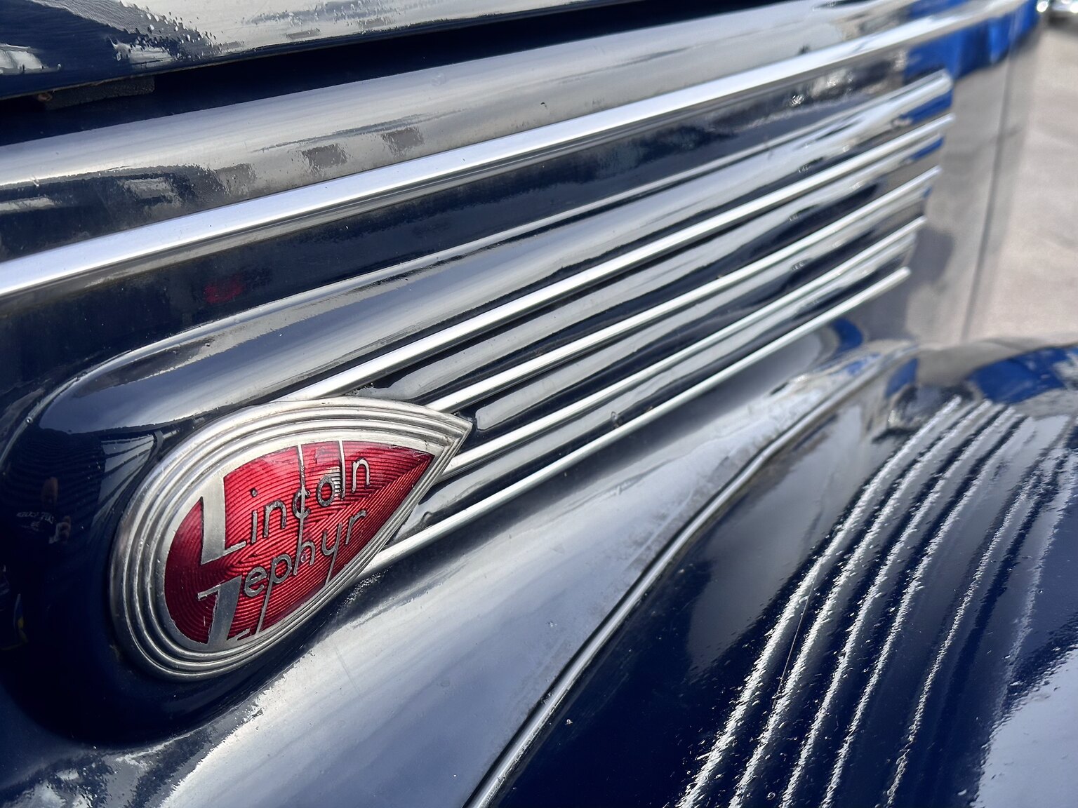 Exterior image of 1938 Lincoln Zephyr Sedan V12