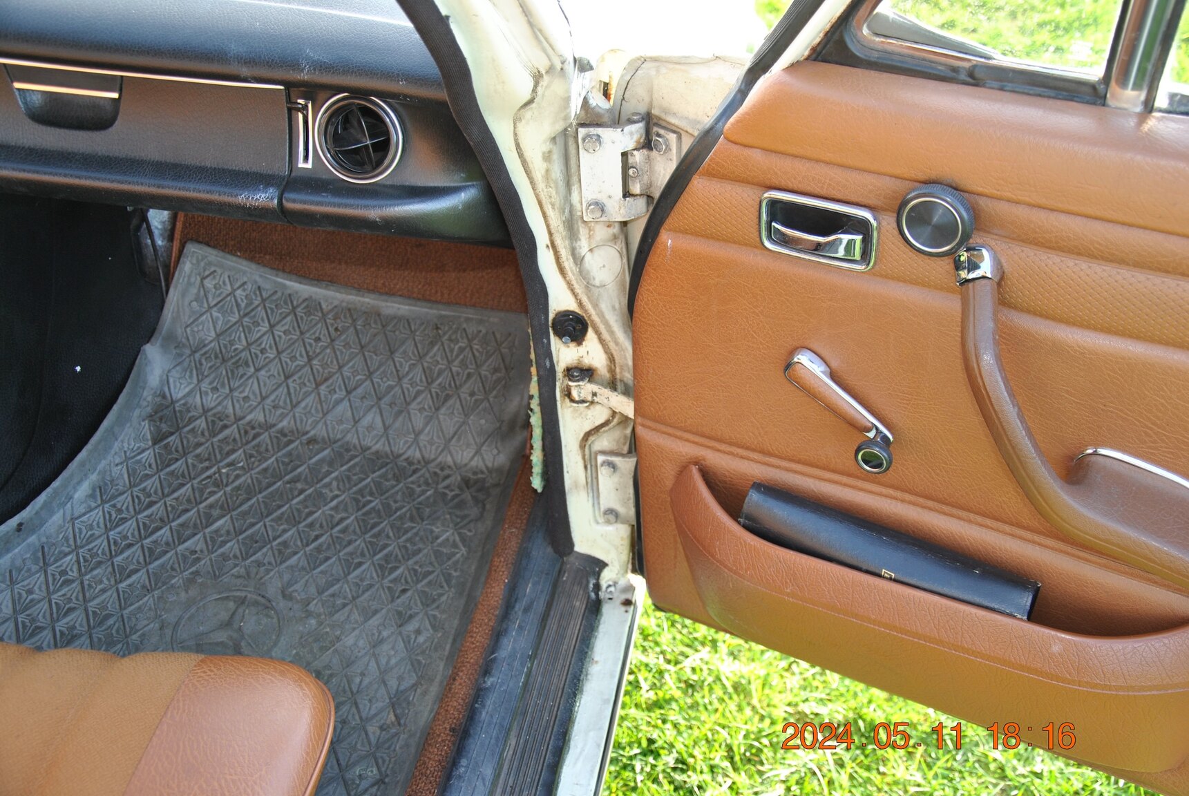 Interiörbild 1971 Mercedes-Benz 220D