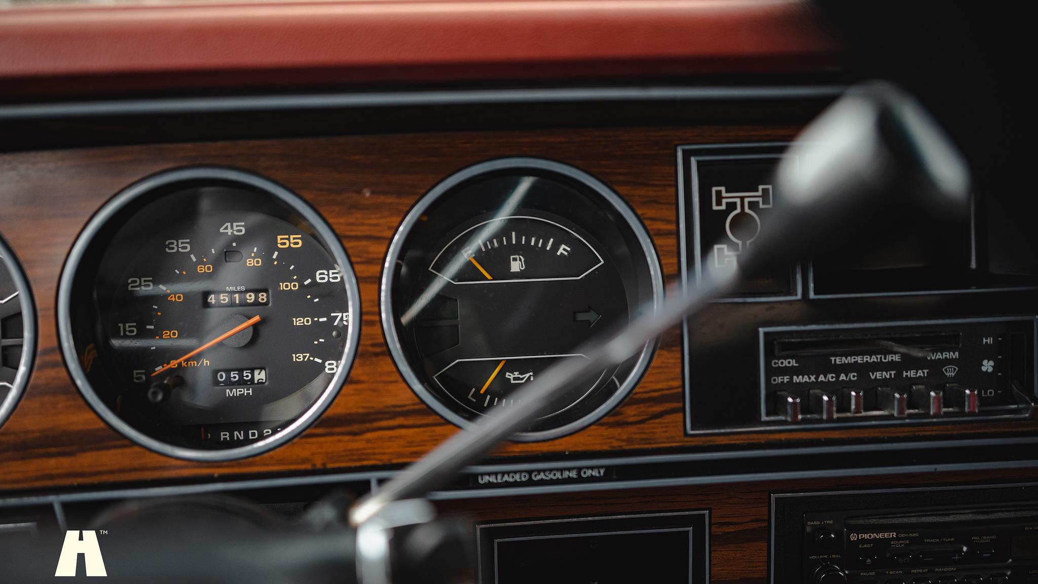 Innenraumfoto von 1986 Dodge Ramcharger