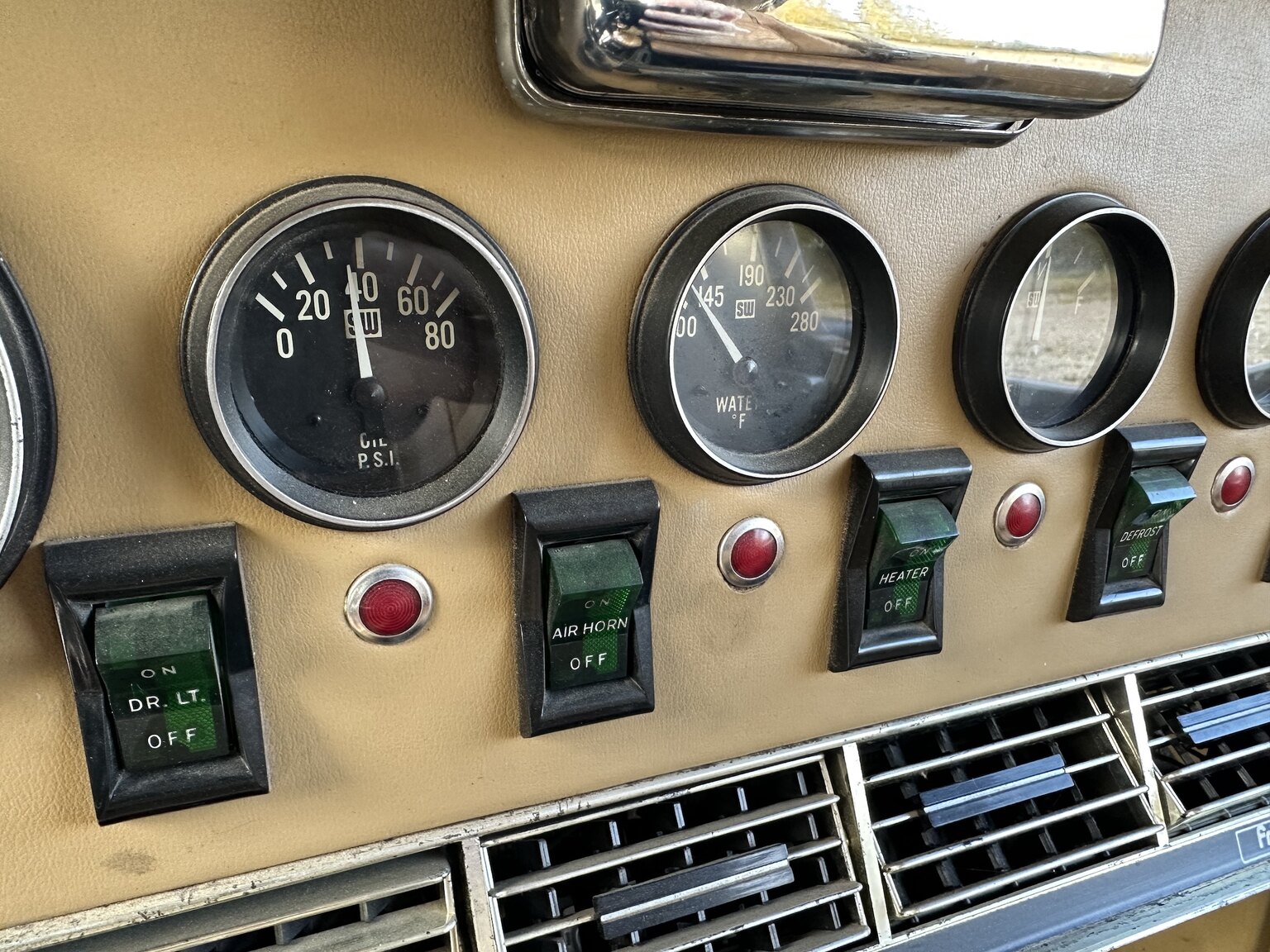 Interior image of 1975 Excalibur Phaeton series III  (27)
