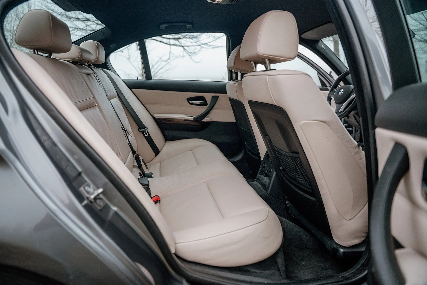 Interior image of 2010 BMW 325i Sedan (9)