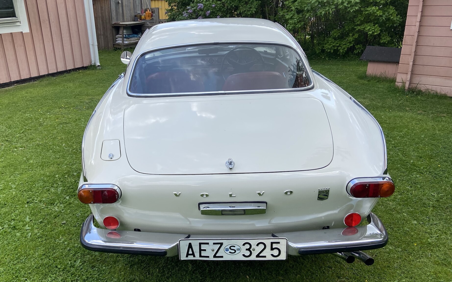Exterior image of 1968 Volvo P1800 S