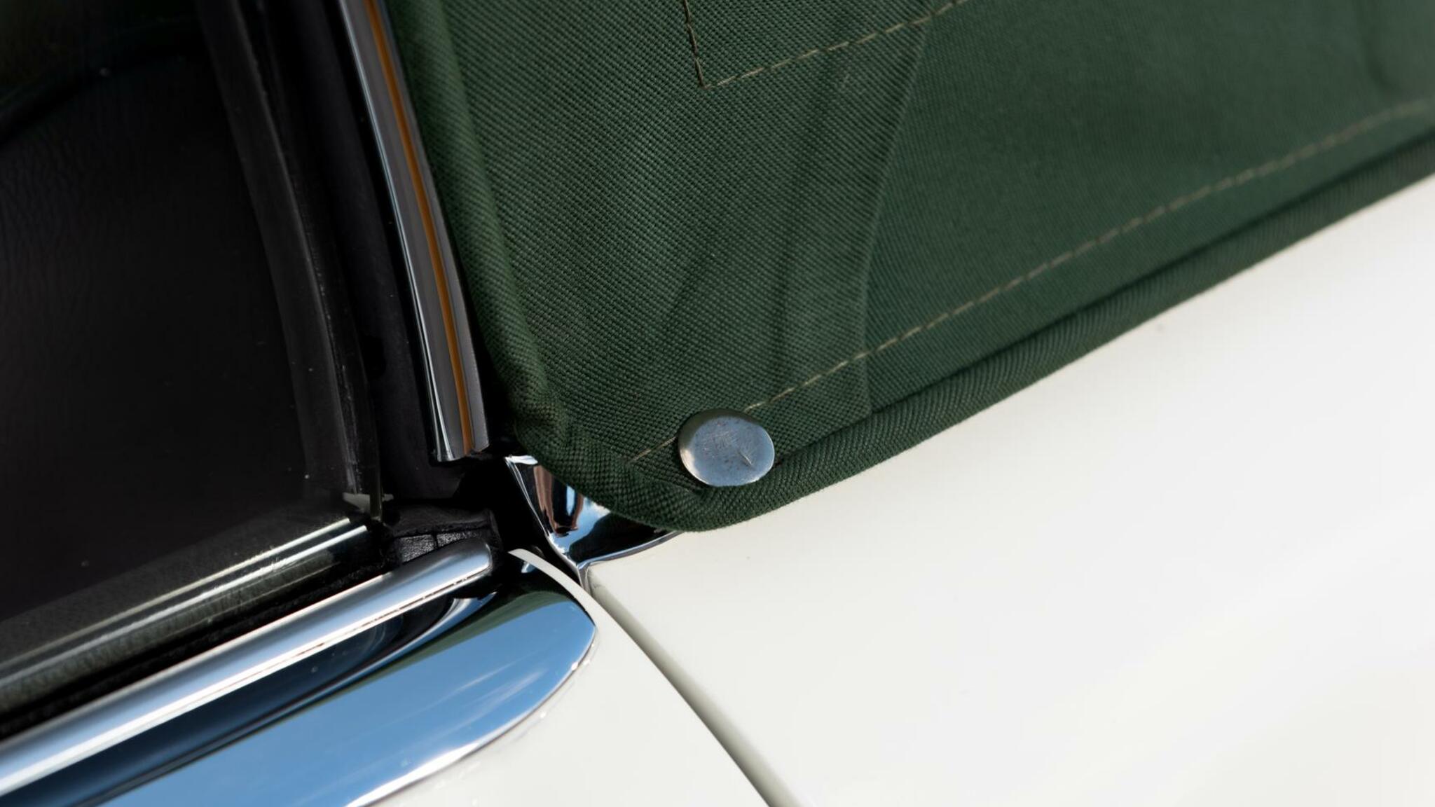 Exteriörbild på 1956 Mercedes Benz 190 SL Roadster (30)