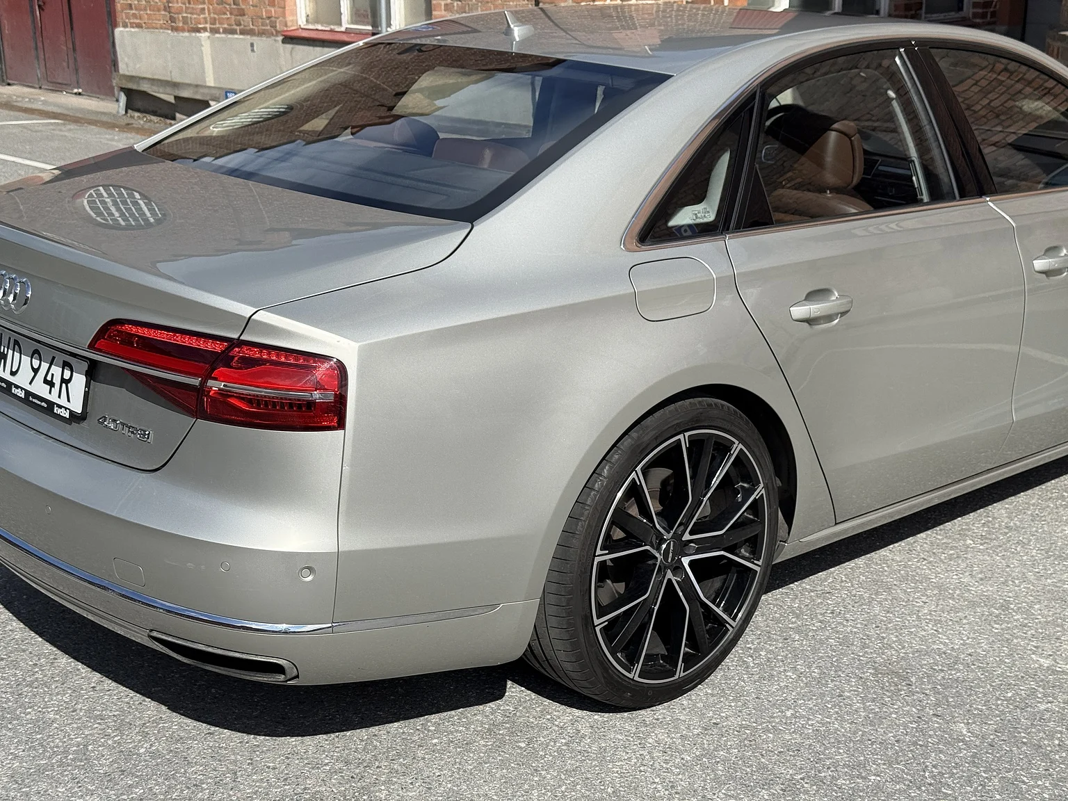 Exterior image of 2014 Audi A8 4.0 TFSI (52)