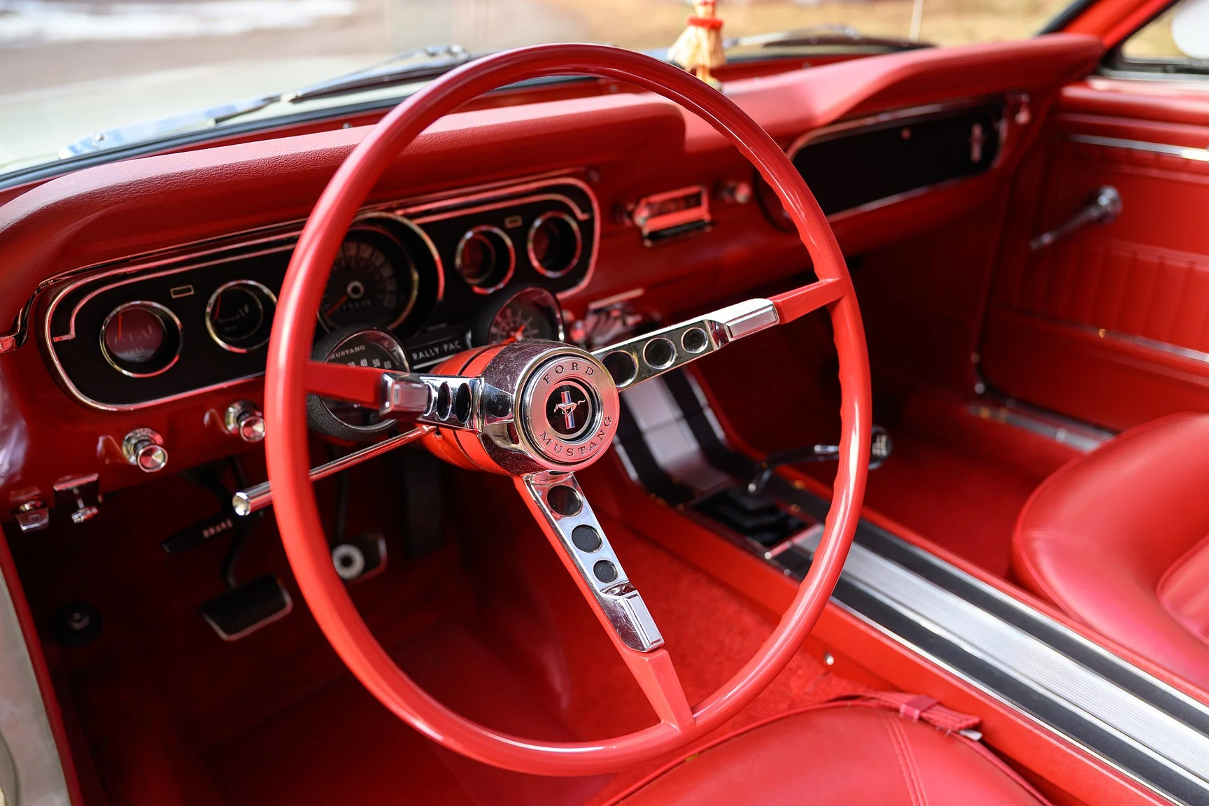 Interiörbild 1965 Ford Mustang GT Convertible (41)