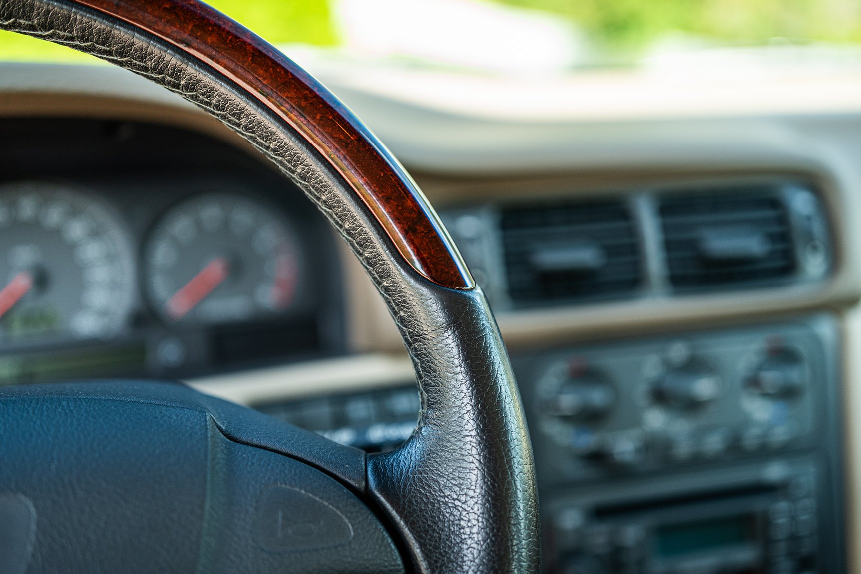 Interior image of 2000 Volvo V70 XC 2.4 T AWD 