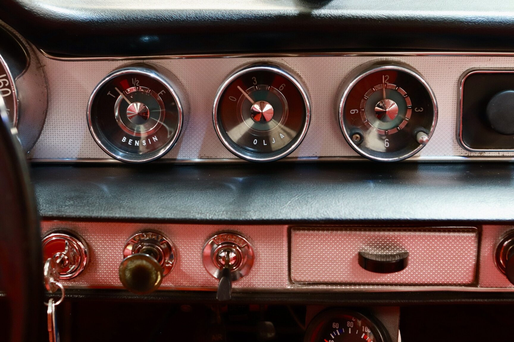 Innenraumfoto von 1964 Volvo P 1800S (22)