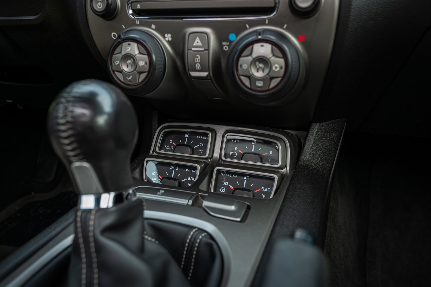 Interior image of 2010 Chevrolet Camaro SS (12)