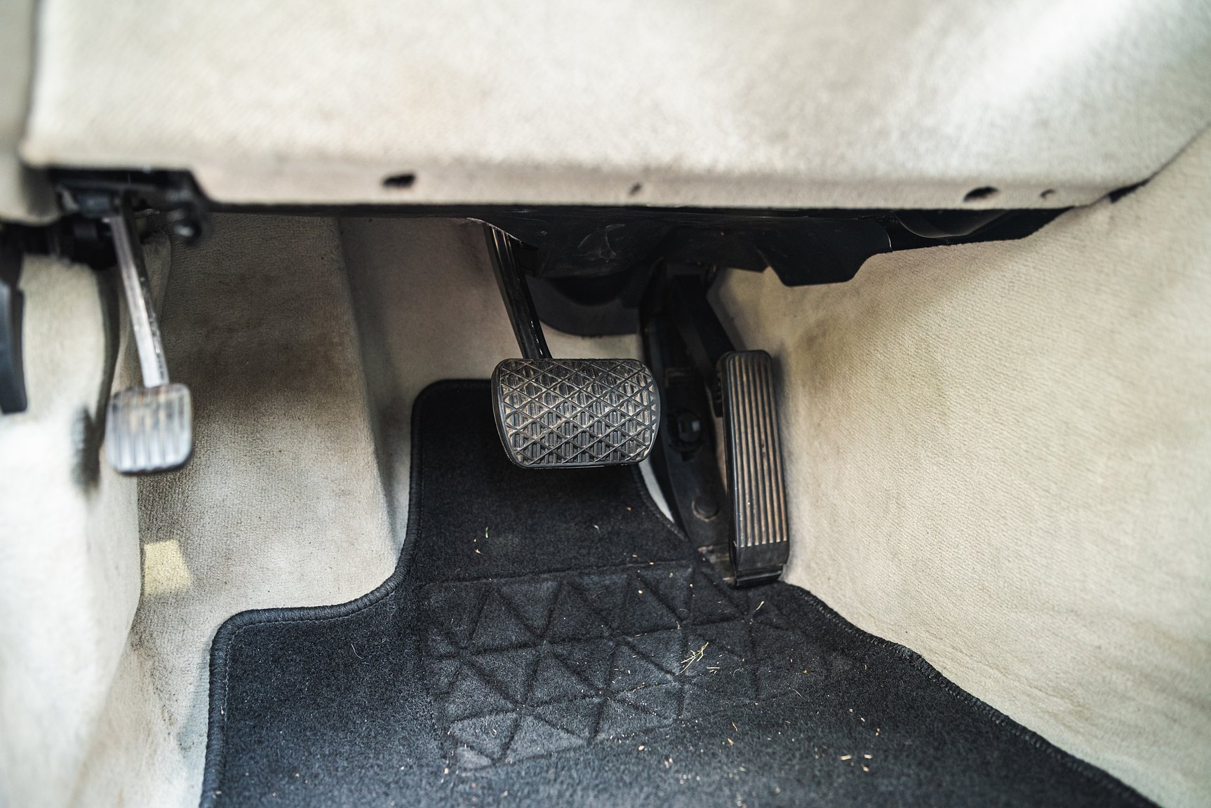 Interior image of 2000 Mercedes-Benz CL 500