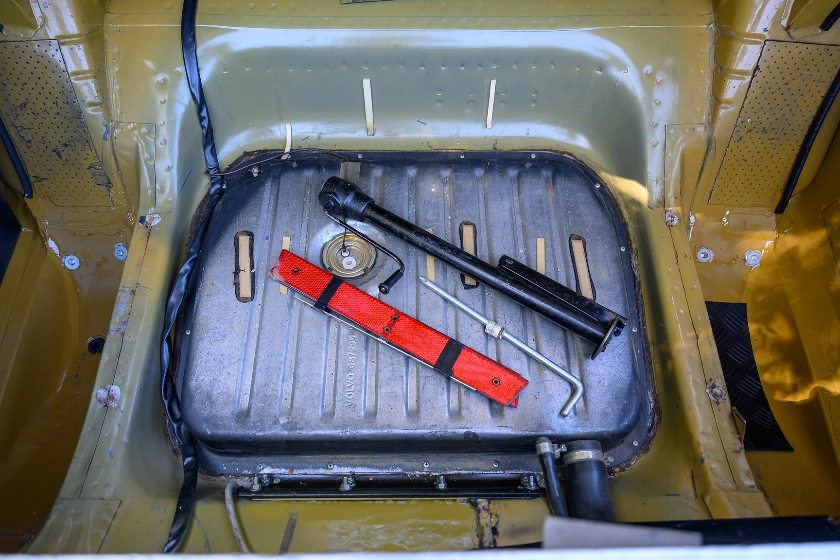 Interior image of 1971 Volvo 144 2.0 Automatic (81)