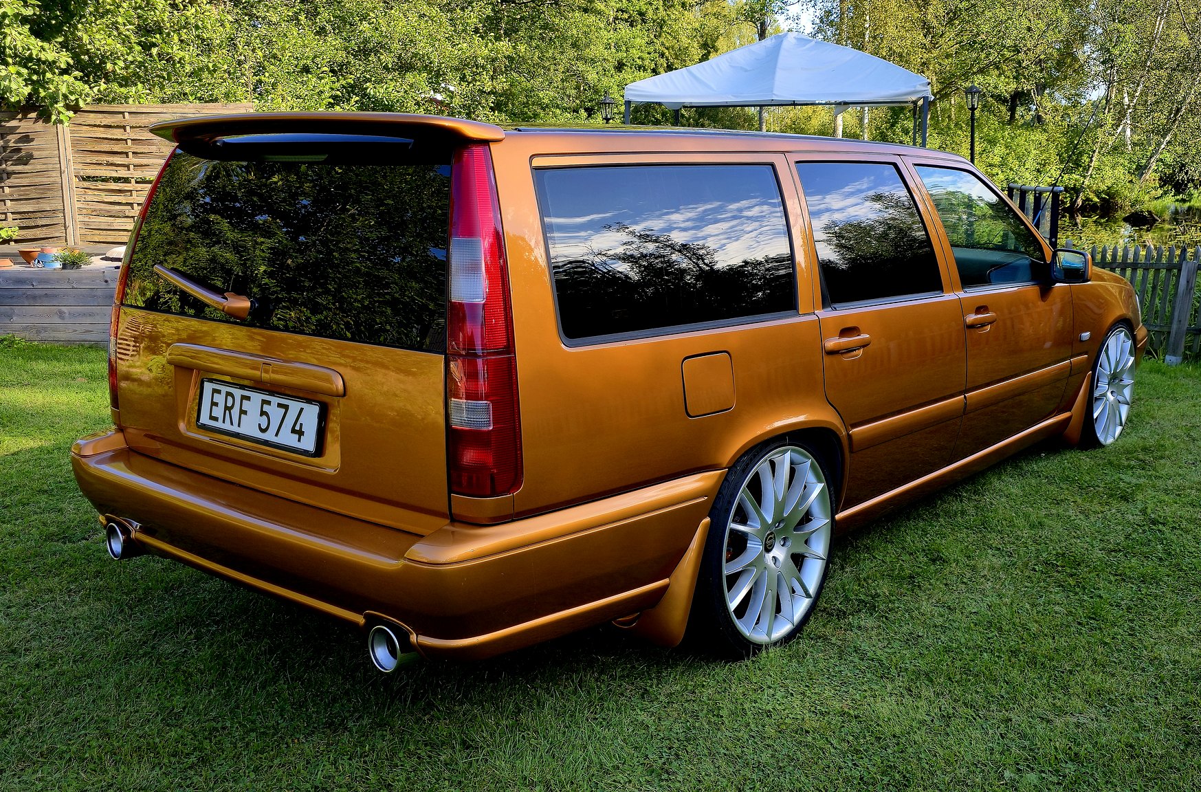Exterior image of 1998 Volvo V70 R 2.3 T Automatisk