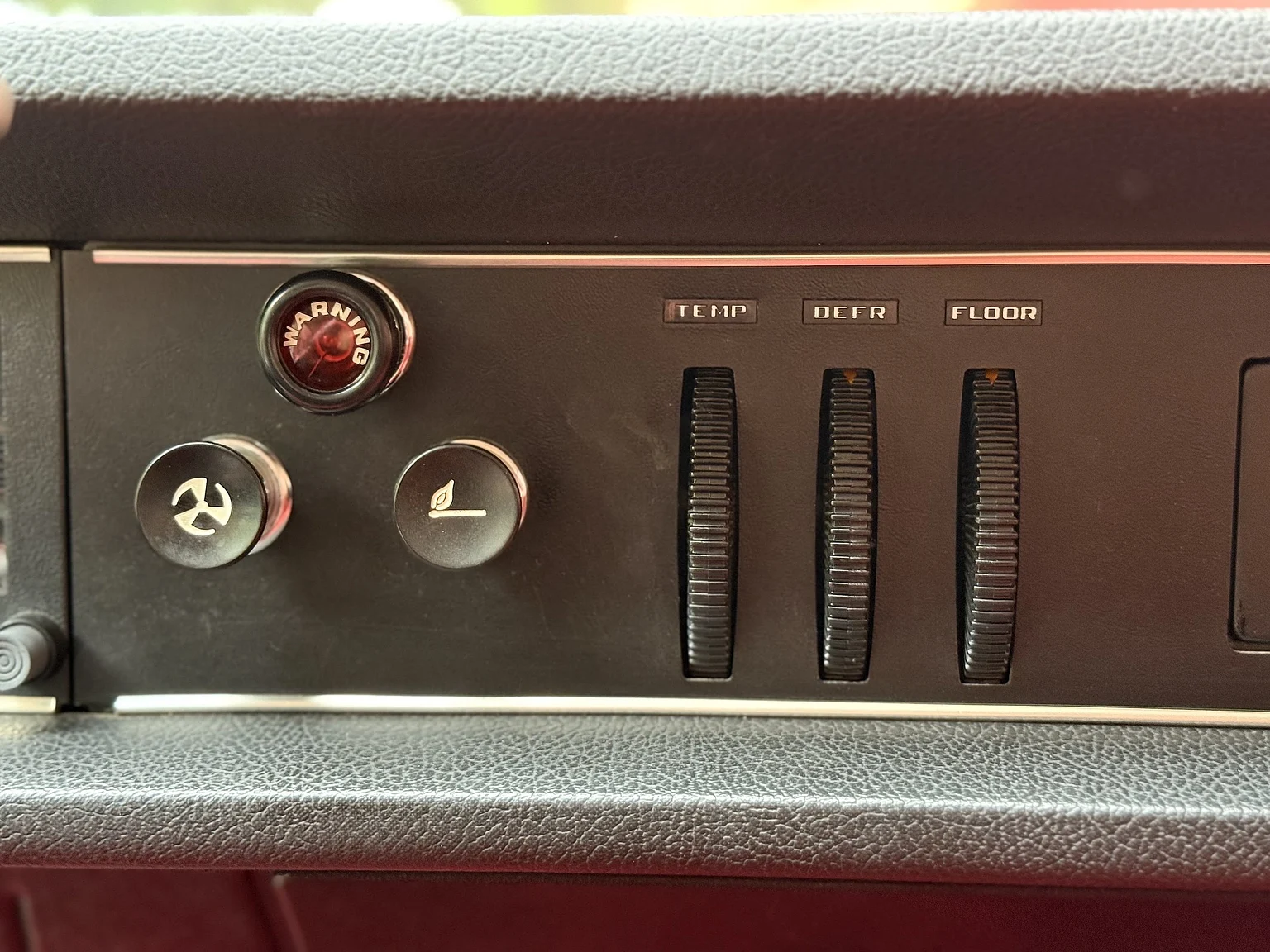 Innenraumfoto von 1970 Volvo 142 2.0 Automatic (26)