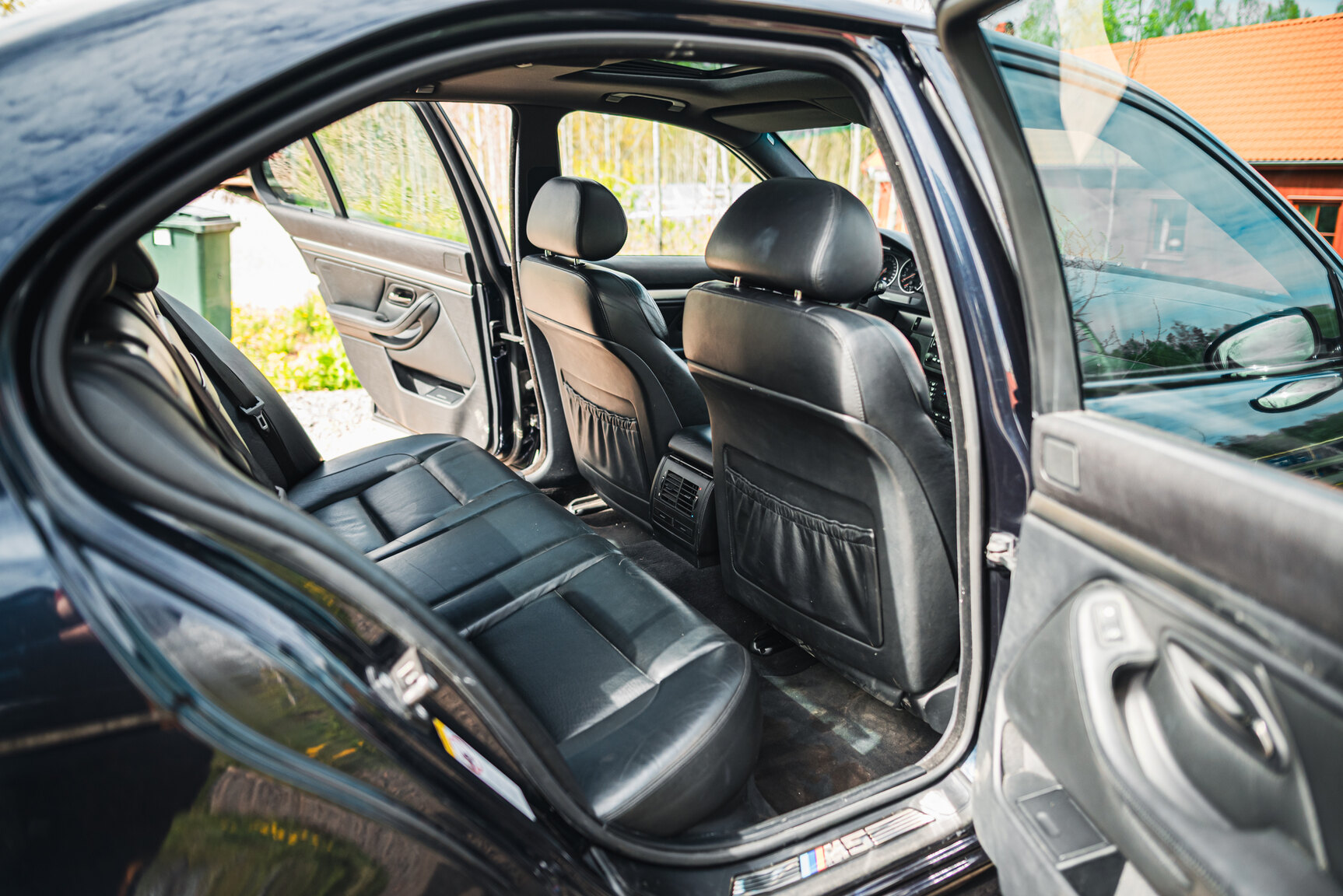 Interior image of 2000 BMW M5 E39